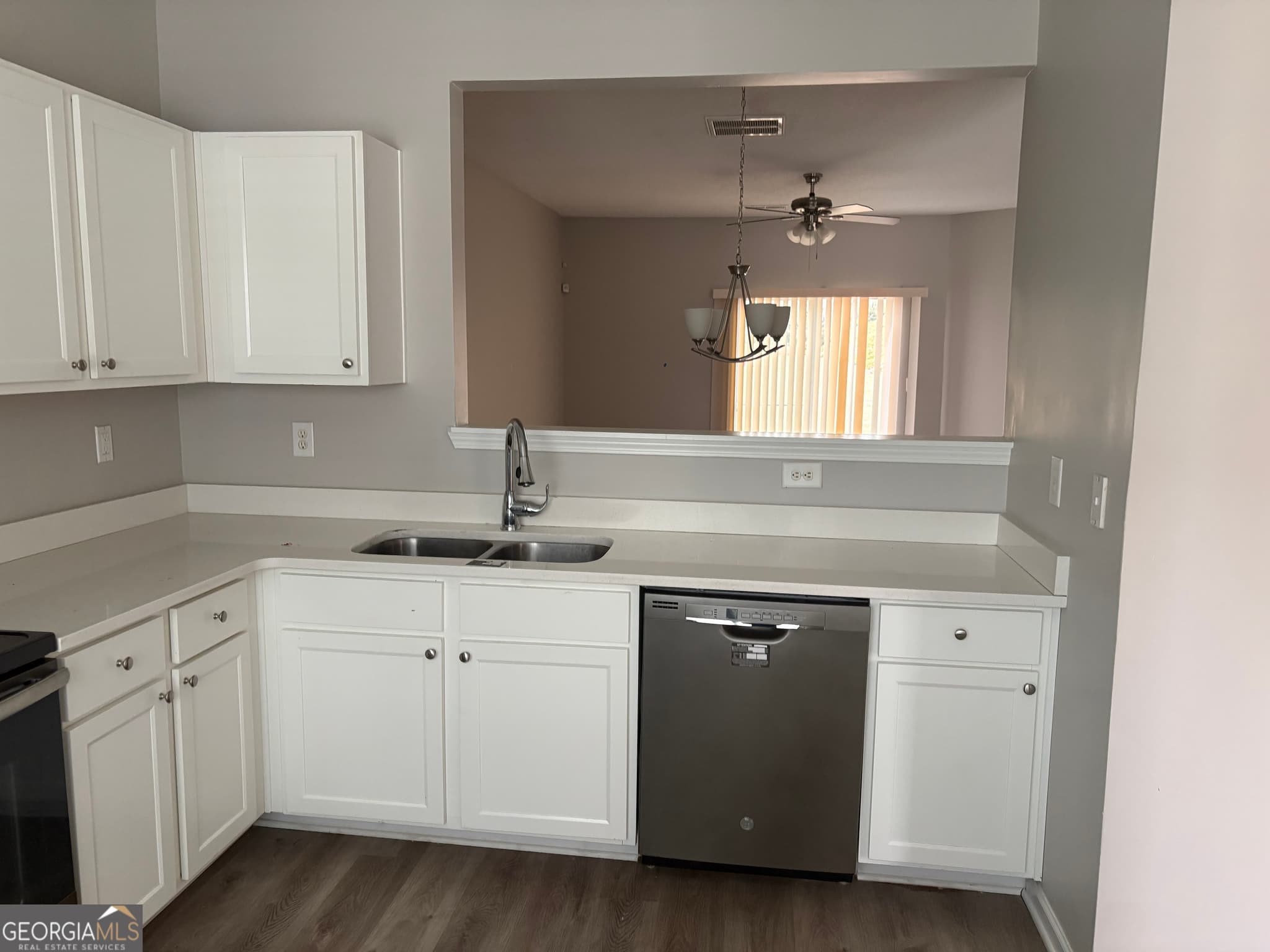 2 bedroom, 2.5 bathroom, 1,568 sq ft townhouse for sale at 2325 Bigwood Trail, Atlanta, GA 30349 — photo 4