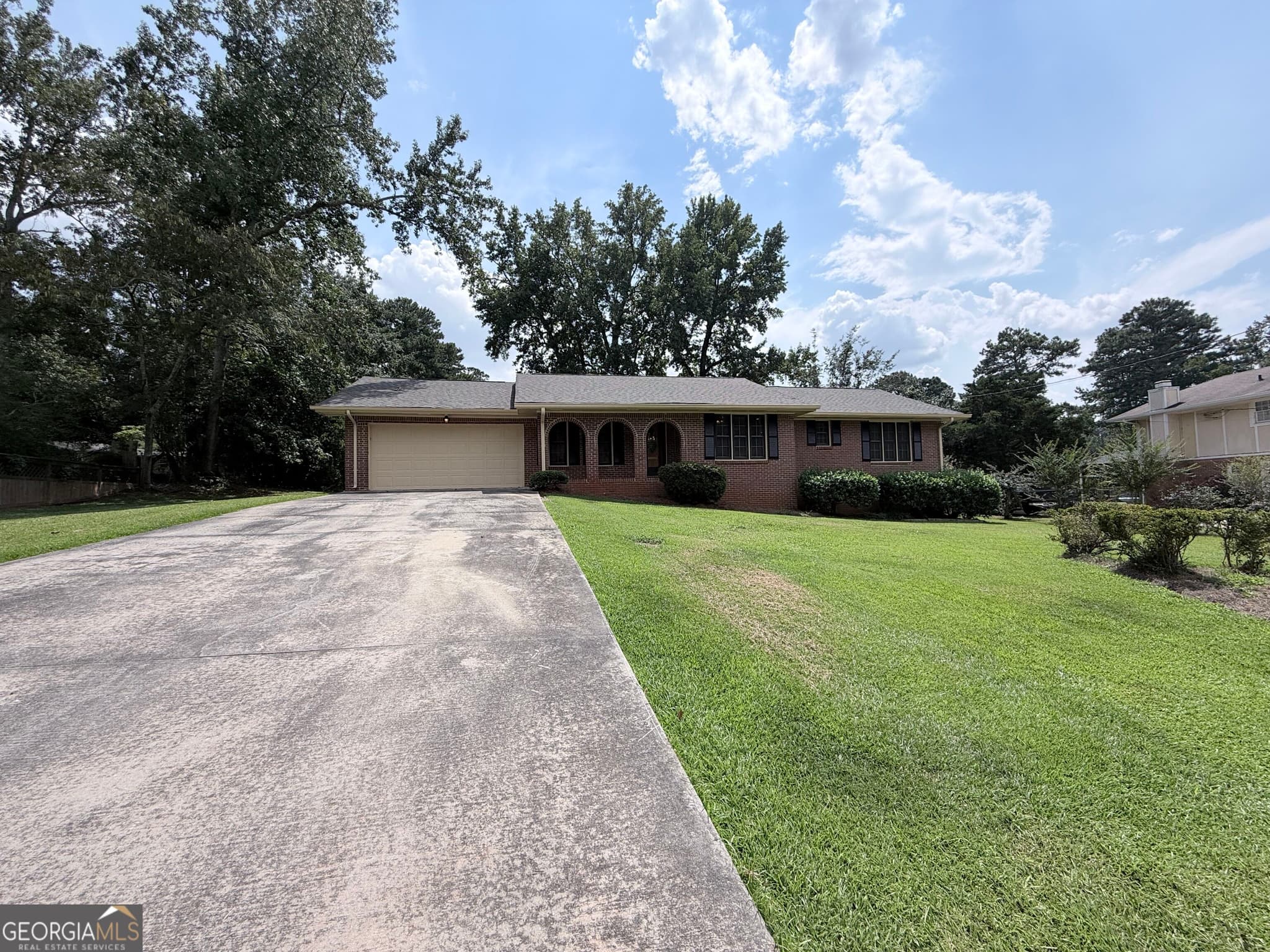 3 bedroom, 2 bathroom, 1,706 sq ft single family residence for sale at 2305 Village Drive, Covington, GA 30016 — photo 2