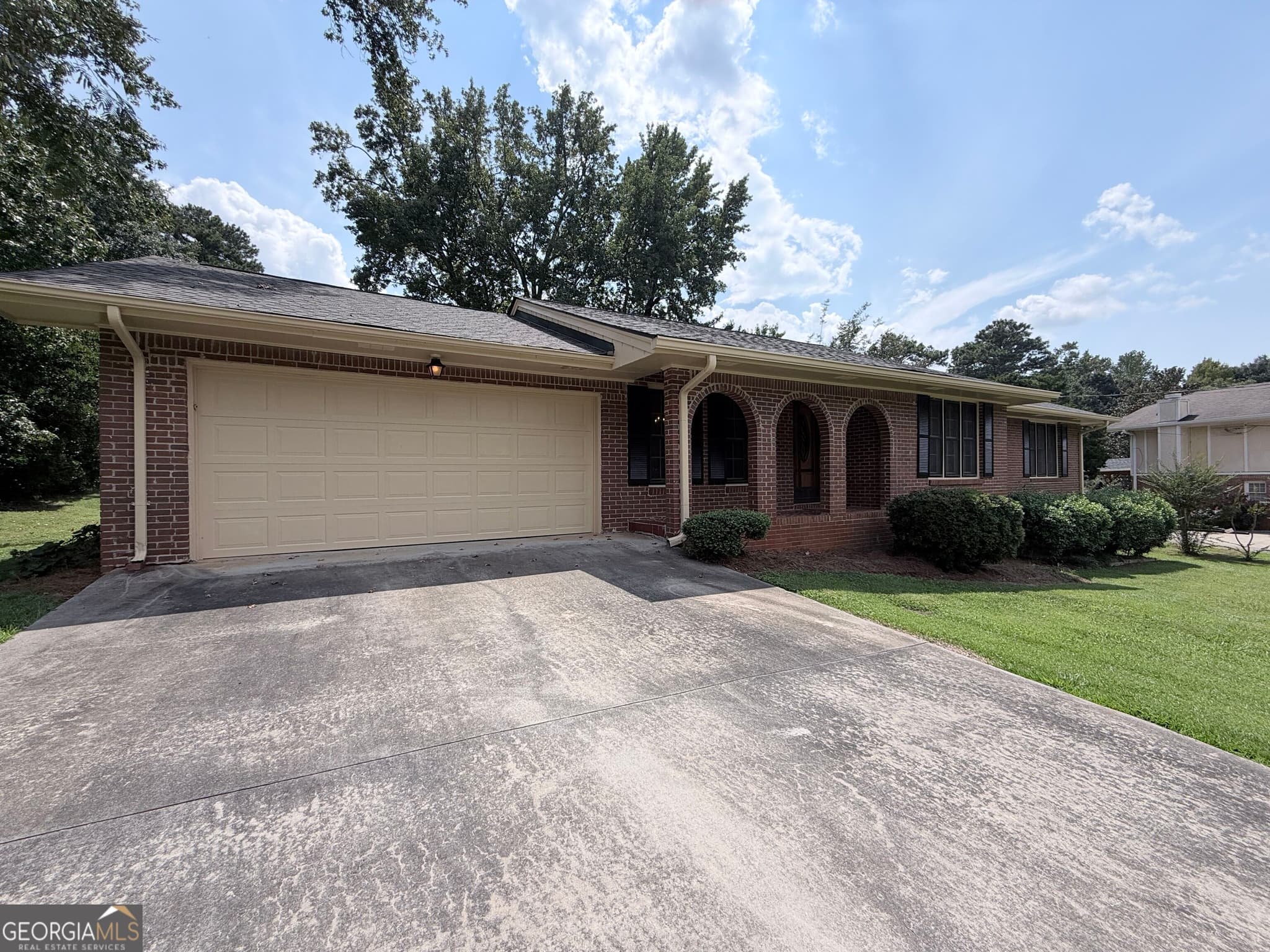 3 bedroom, 2 bathroom, 1,706 sq ft single family residence for sale at 2305 Village Drive, Covington, GA 30016 — photo 3