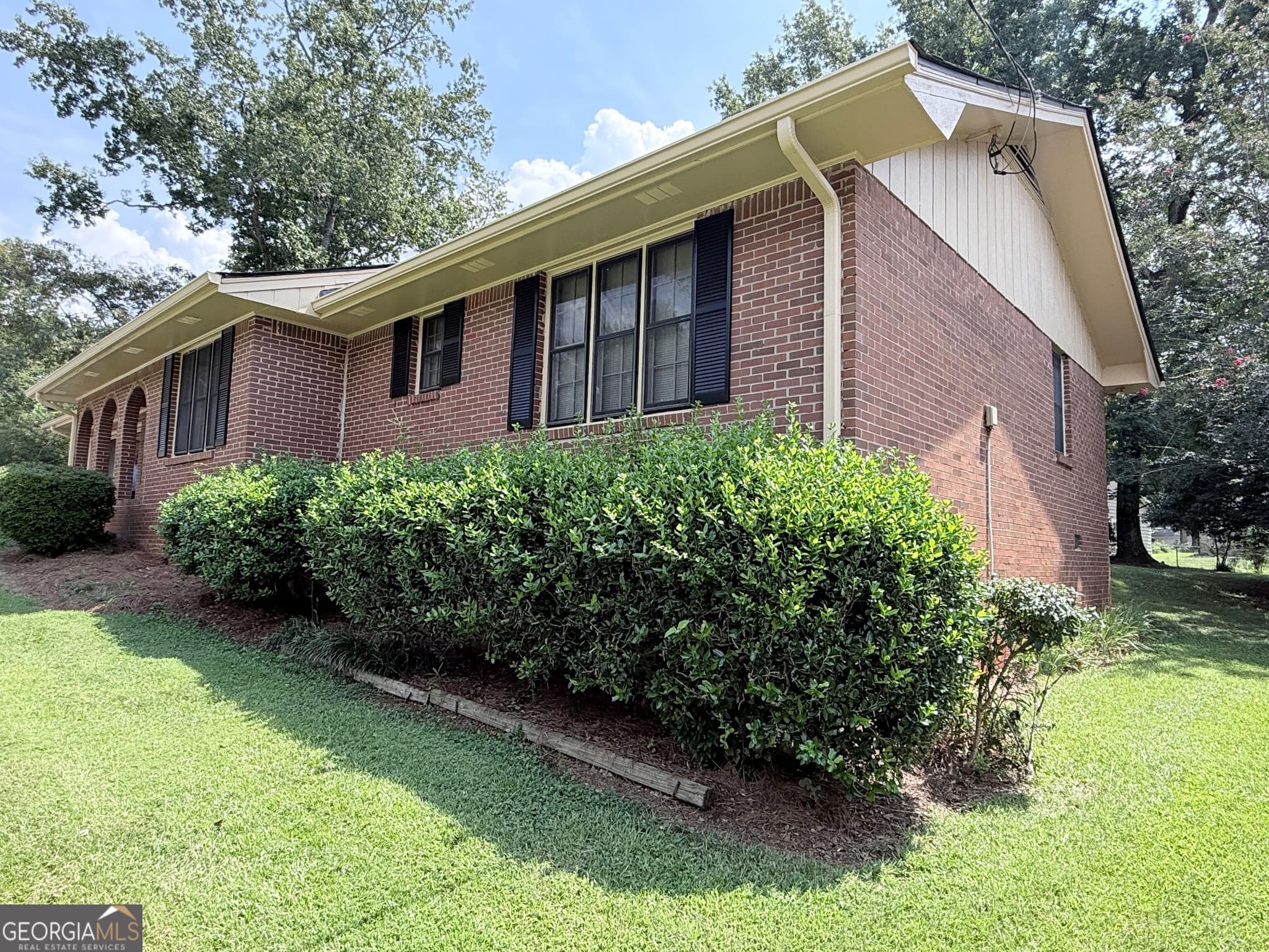 3 bedroom, 2 bathroom, 1,706 sq ft single family residence for sale at 2305 Village Drive, Covington, GA 30016 — photo 4
