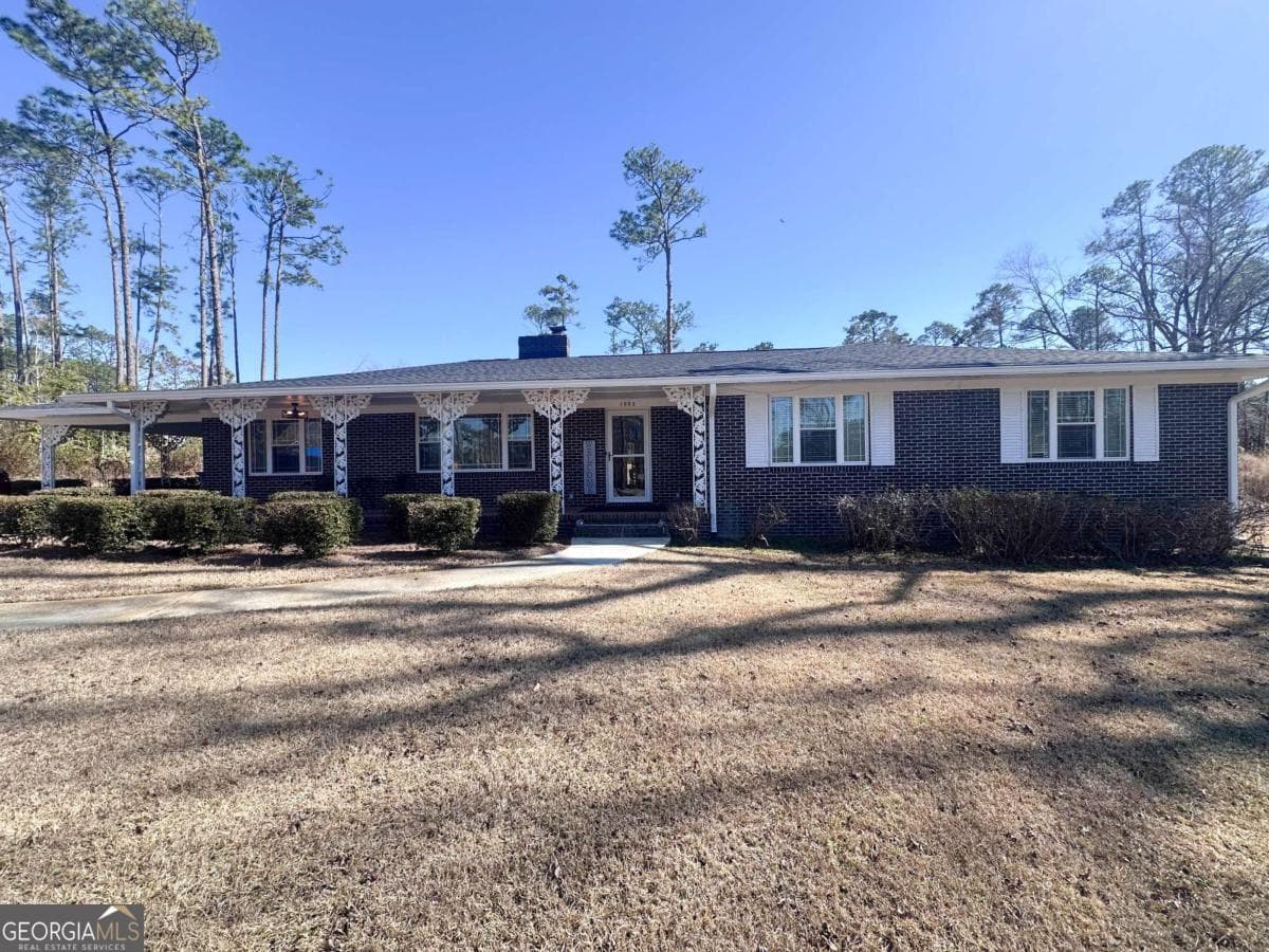 3 bedroom, 2 bathroom, 2,273 sq ft single family residence for sale at 1002 Darby Circle, Vidalia, GA 30474 — photo 1 of 29