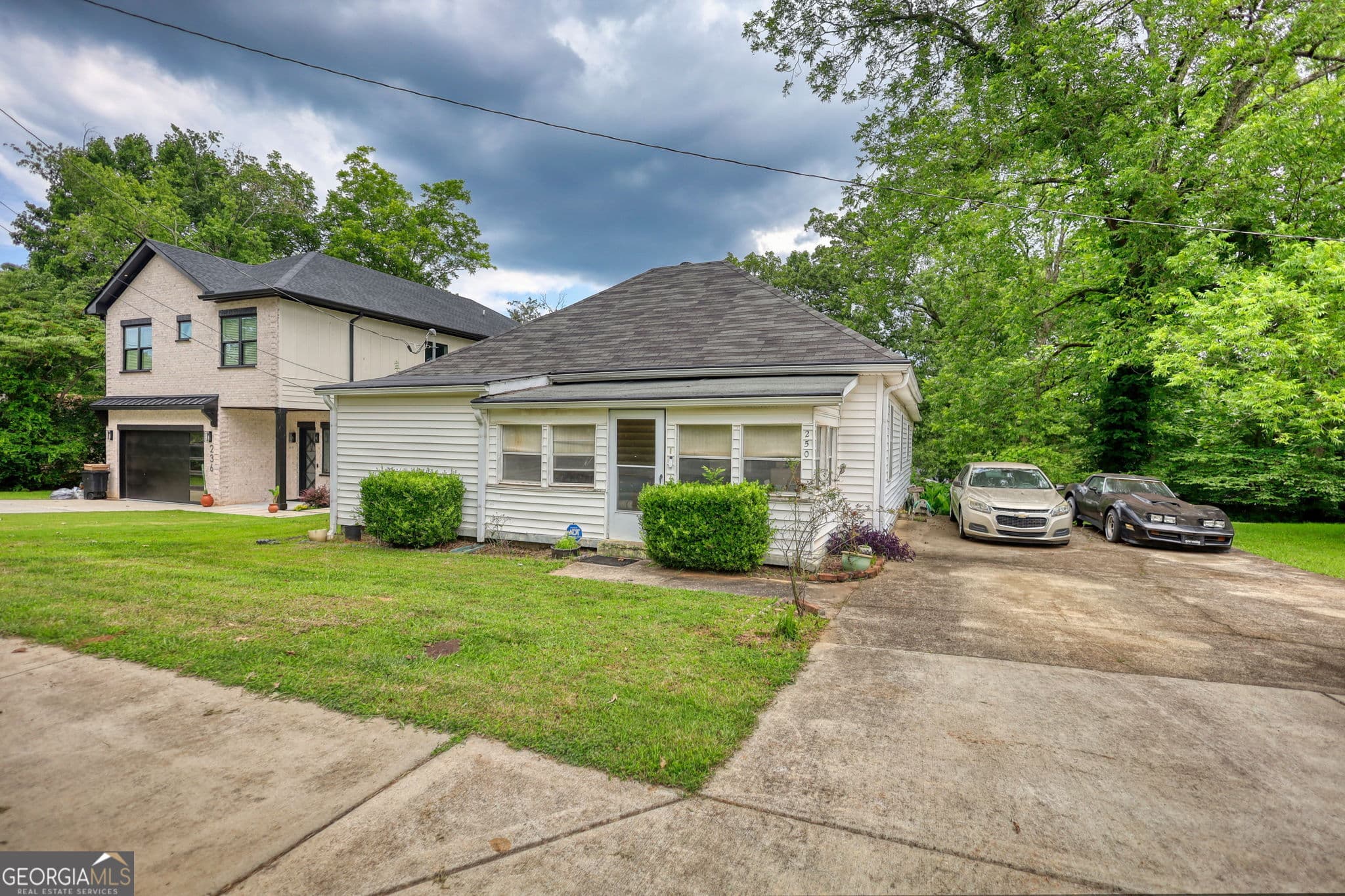 3 bedroom, 1 bathroom, 1,128 sq ft single family residence for sale at 250 Bona Road, Buford, GA 30518 — photo 2