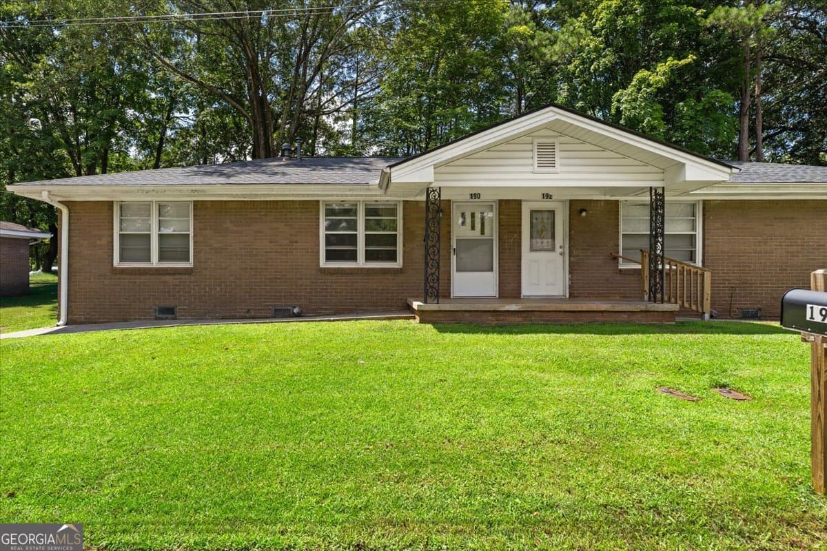 2 bedroom, 1 bathroom, 864 sq ft duplex for rent at 190 Opal Drive, Roswell, GA 30075 for $1,445 a month — photo 1 of 1