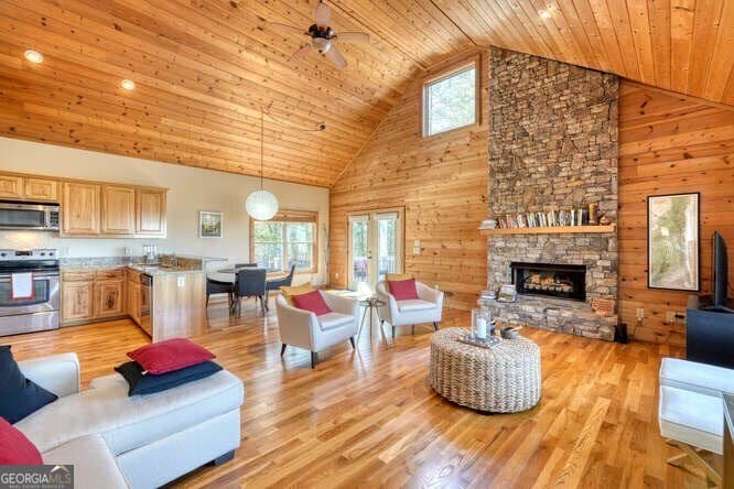 2 bedroom, 2 bathroom, 1,469 sq ft single family residence for sale at 2081 Gallatin Road, Young Harris, GA 30582 — photo 8