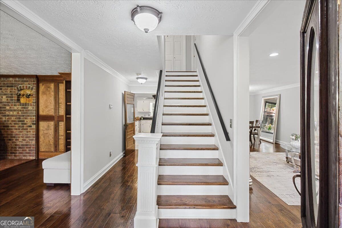 3 bedroom, 2.5 bathroom, 2,923 sq ft single family residence for sale at 2312 Woodsfield Court, Marietta, GA 30062 — photo 4