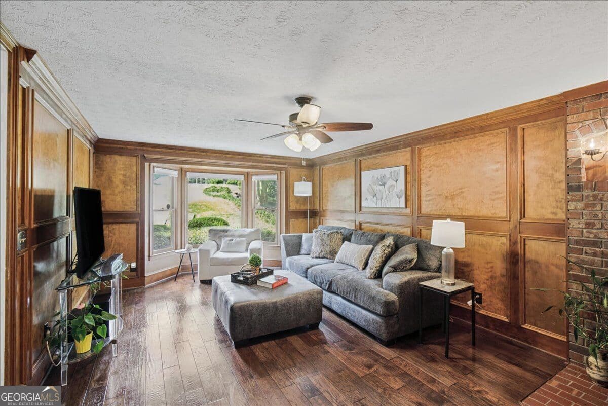 3 bedroom, 2.5 bathroom, 2,923 sq ft single family residence for sale at 2312 Woodsfield Court, Marietta, GA 30062 — photo 8