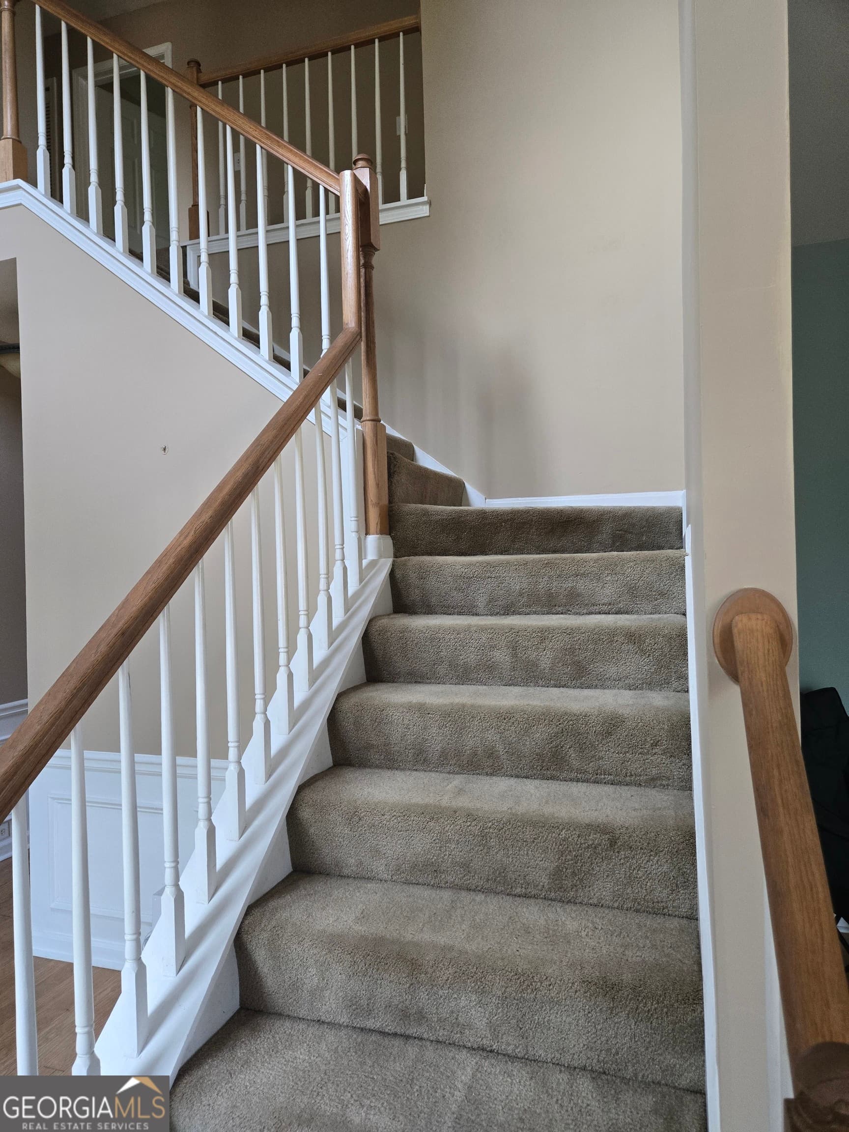 4 bedroom, 2.5 bathroom, 2,302 sq ft single family residence for sale at 6794 Winterberry Ridge Drive, Stone Mountain, GA 30087 — photo 4