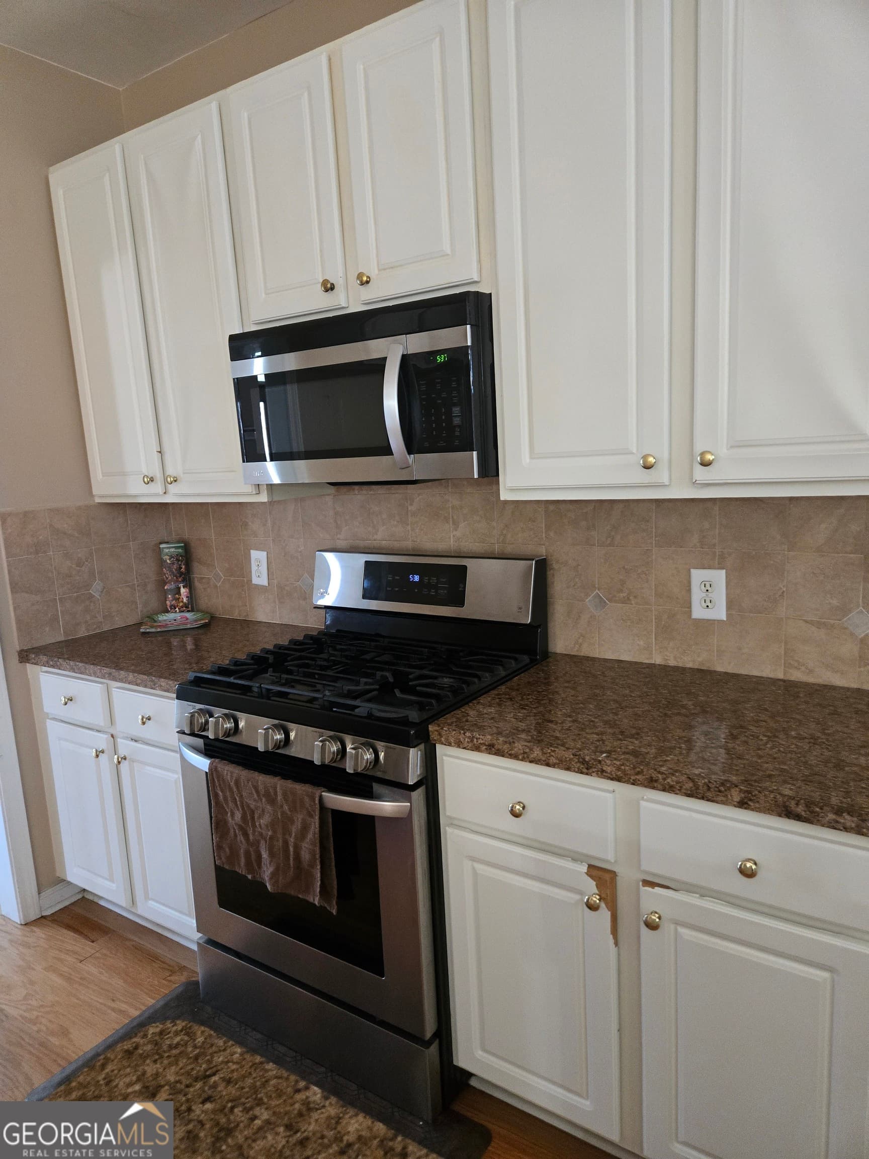4 bedroom, 2.5 bathroom, 2,302 sq ft single family residence for sale at 6794 Winterberry Ridge Drive, Stone Mountain, GA 30087 — photo 8
