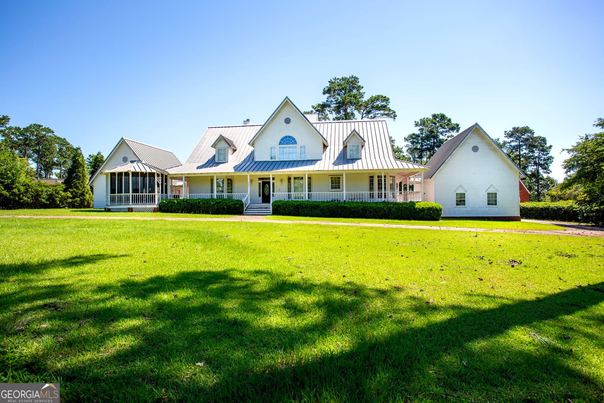 4 bedroom, 3 bathroom, 5,276 sq ft single family residence for sale at 202 Merion Drive, Eufaula, AL 36027 — photo 2
