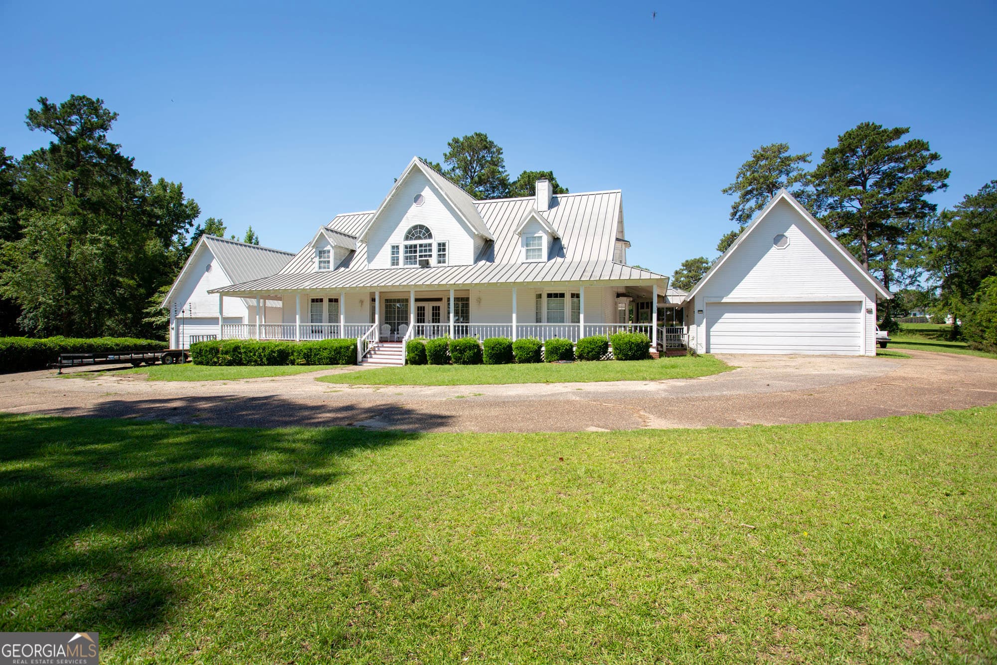 4 bedroom, 3 bathroom, 5,276 sq ft single family residence for sale at 202 Merion Drive, Eufaula, AL 36027