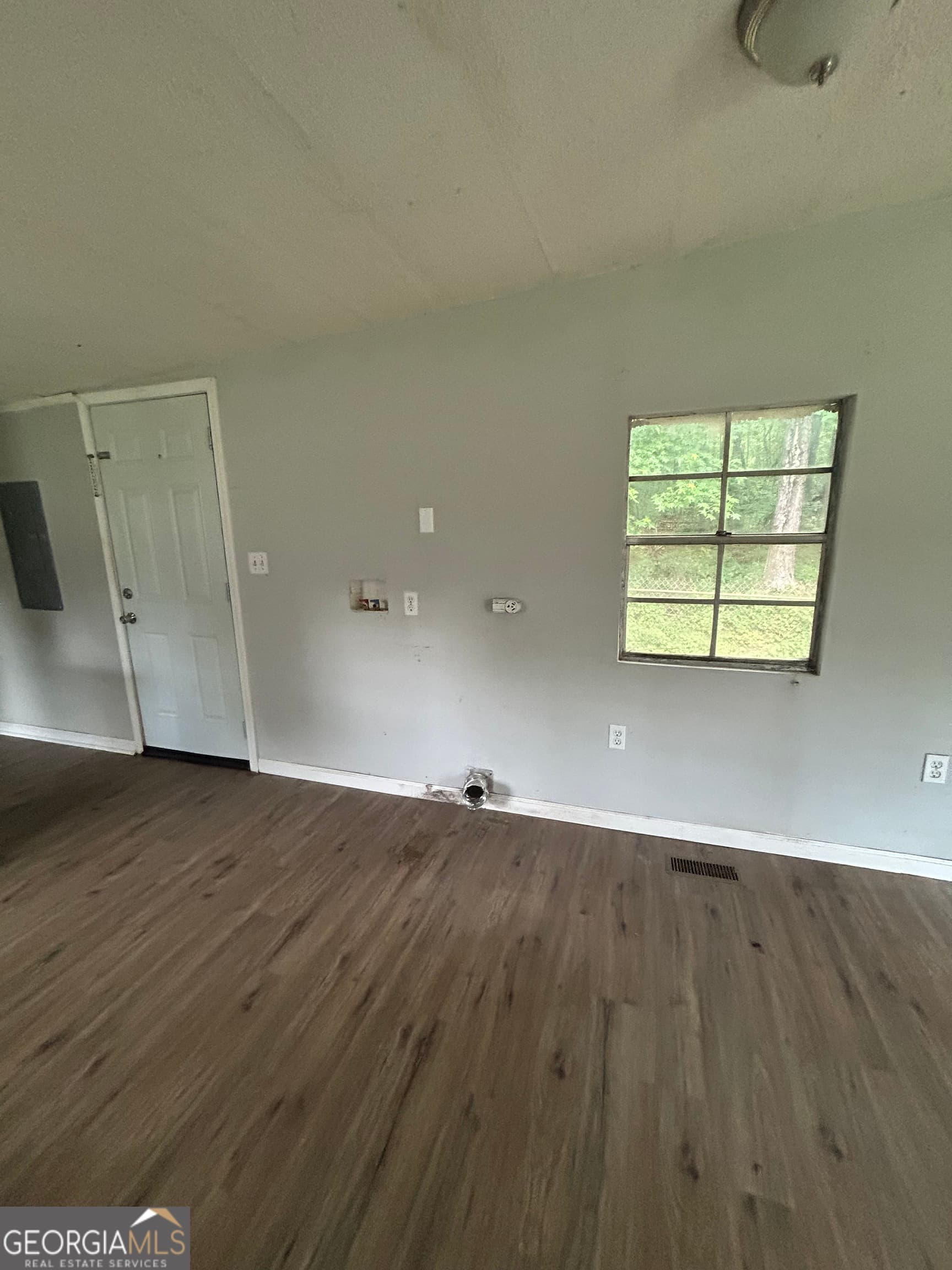 2 bedroom, 2 bathroom, 828 sq ft single family residence for sale at 294 Turner Road, Newnan, GA 30263 — photo 6