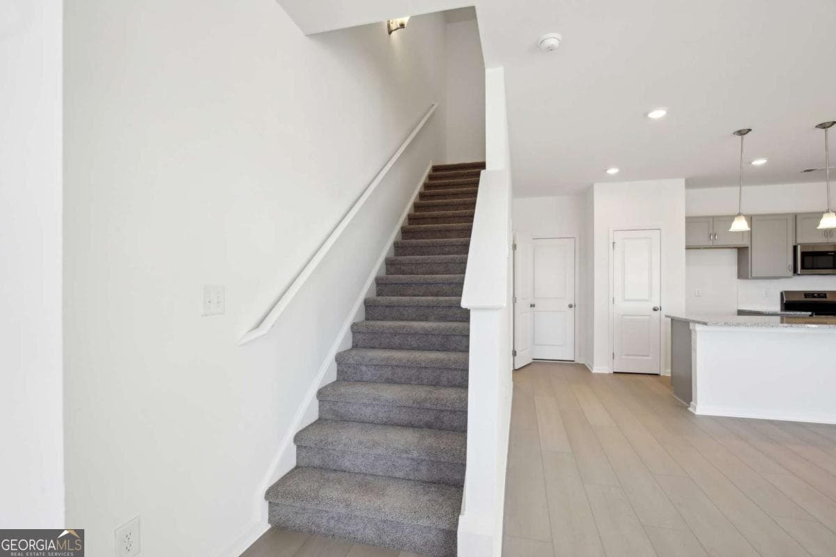 3 bedroom, 2.5 bathroom, 1,767 sq ft townhouse for sale at 809 Nova Trail 13, Riverdale, GA 30274 — photo 2