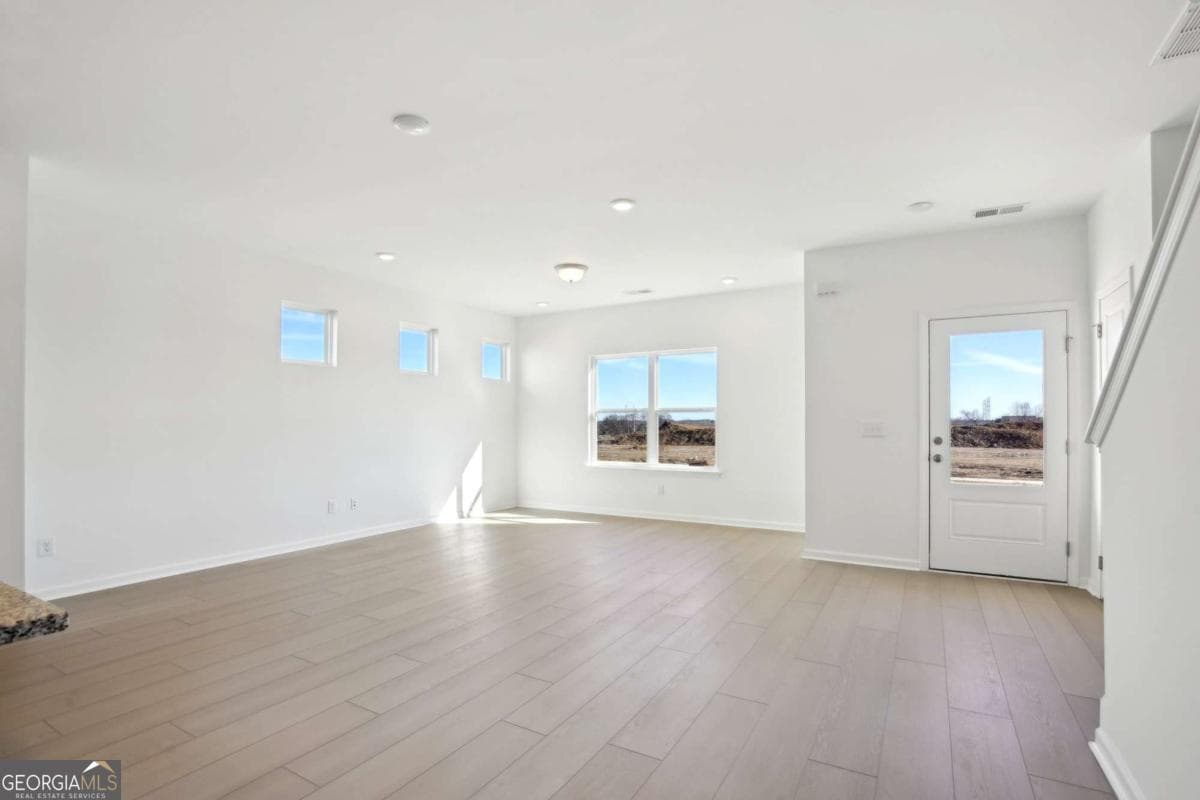 3 bedroom, 2.5 bathroom, 1,767 sq ft townhouse for sale at 809 Nova Trail 13, Riverdale, GA 30274 — photo 6