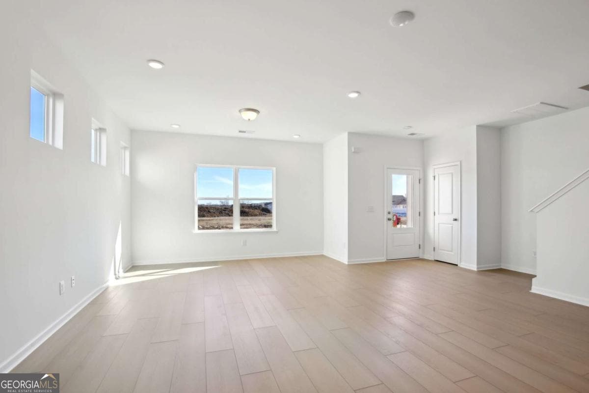 3 bedroom, 2.5 bathroom, 1,767 sq ft townhouse for sale at 809 Nova Trail 13, Riverdale, GA 30274 — photo 7