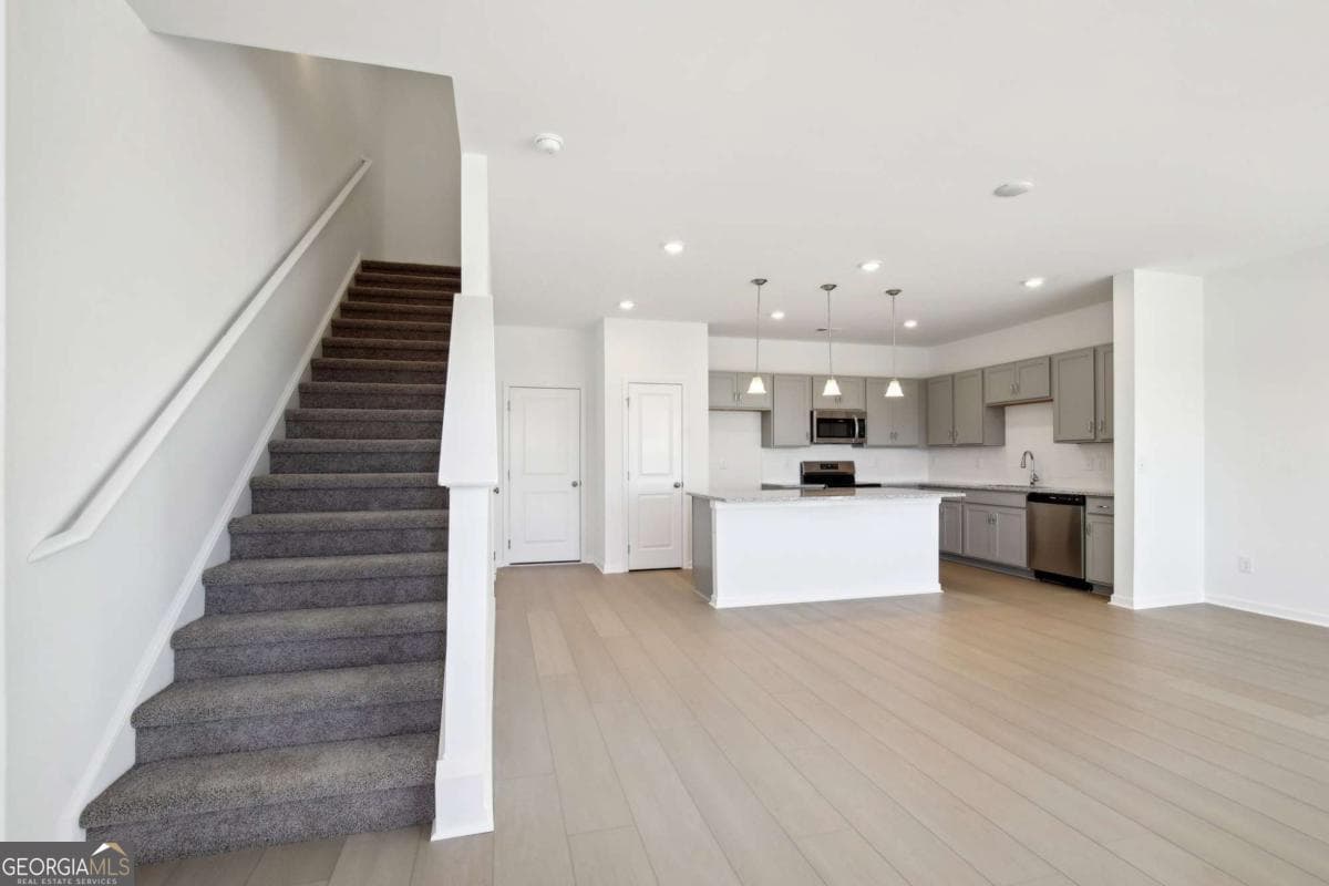 3 bedroom, 2.5 bathroom, 1,767 sq ft townhouse for sale at 809 Nova Trail 13, Riverdale, GA 30274 — photo 3