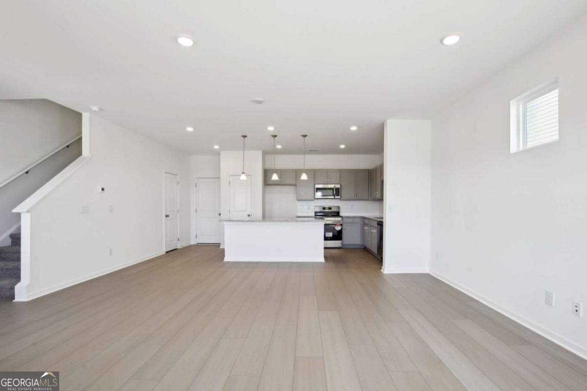 3 bedroom, 2.5 bathroom, 1,767 sq ft townhouse for sale at 809 Nova Trail 13, Riverdale, GA 30274 — photo 9
