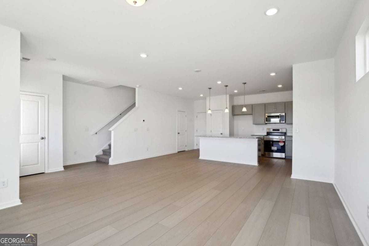 3 bedroom, 2.5 bathroom, 1,767 sq ft townhouse for sale at 809 Nova Trail 13, Riverdale, GA 30274 — photo 8