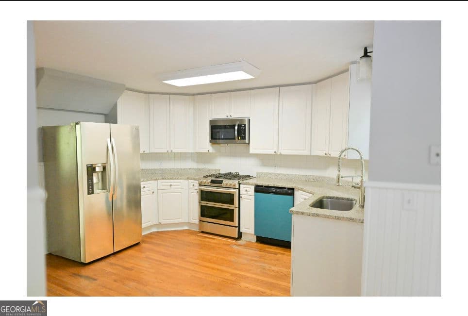 5 bedroom, 3 bathroom, 3,321 sq ft single family residence for rent at 3885 Waterford Drive, Suwanee, GA 30024 for $3,300 a month — photo 6
