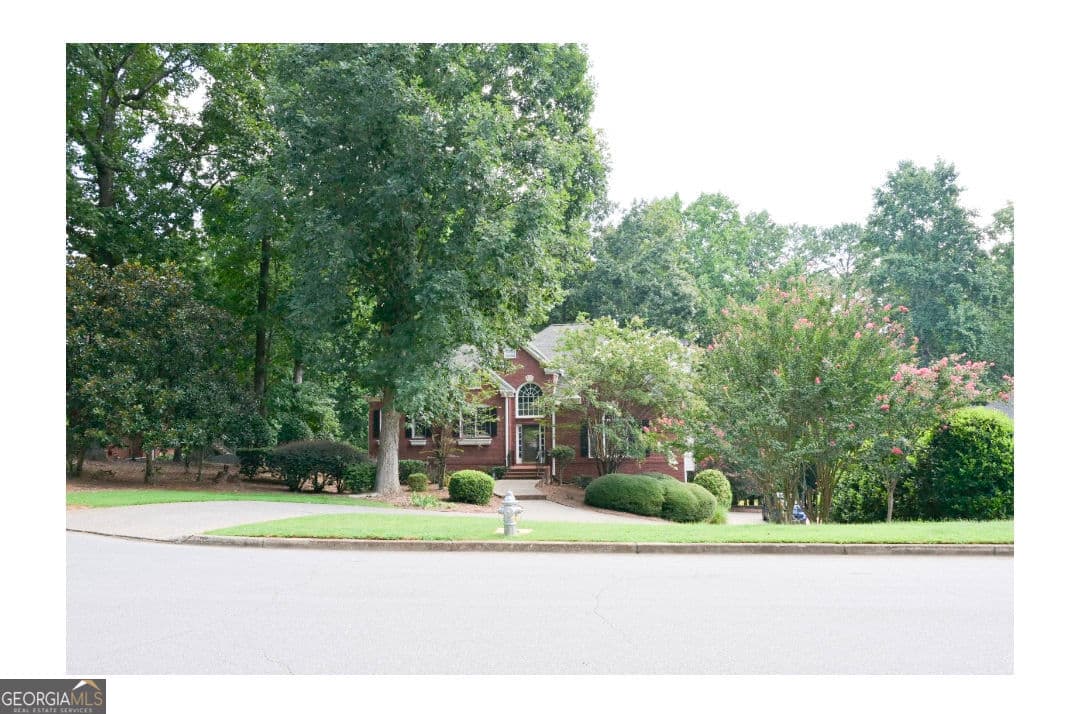 5 bedroom, 3 bathroom, 3,321 sq ft single family residence for rent at 3885 Waterford Drive, Suwanee, GA 30024 for $3,300 a month — photo 5