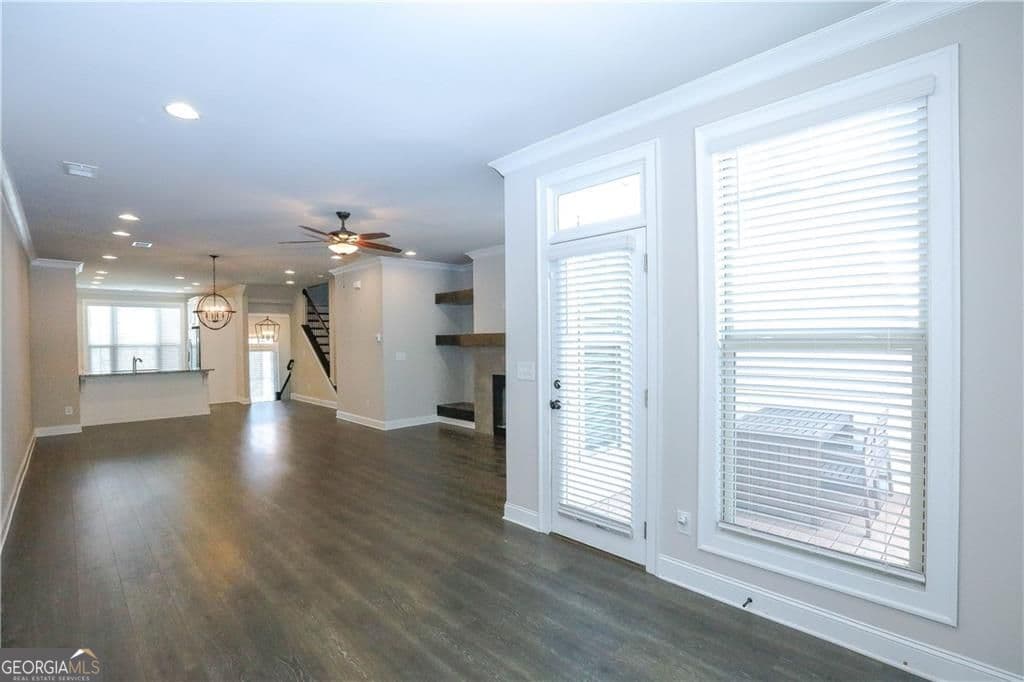 3 bedroom, 3.5 bathroom, 2,150 sq ft townhouse for sale at 2117 Parkside Glen View, Duluth, GA 30097 — photo 7