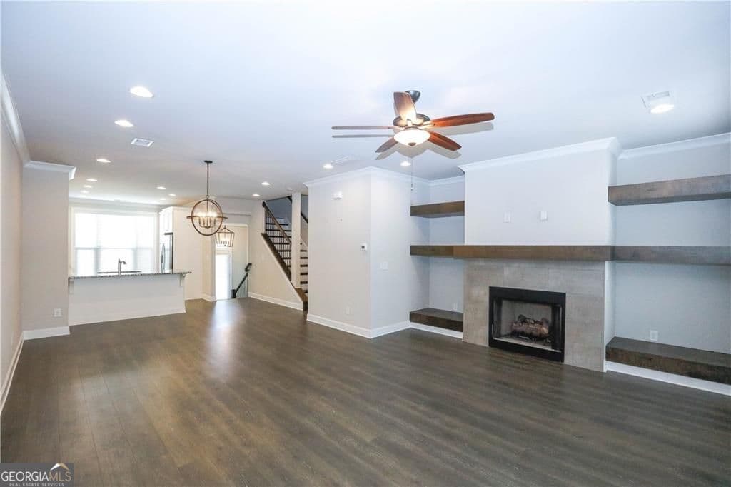 3 bedroom, 3.5 bathroom, 2,150 sq ft townhouse for sale at 2117 Parkside Glen View, Duluth, GA 30097 — photo 5
