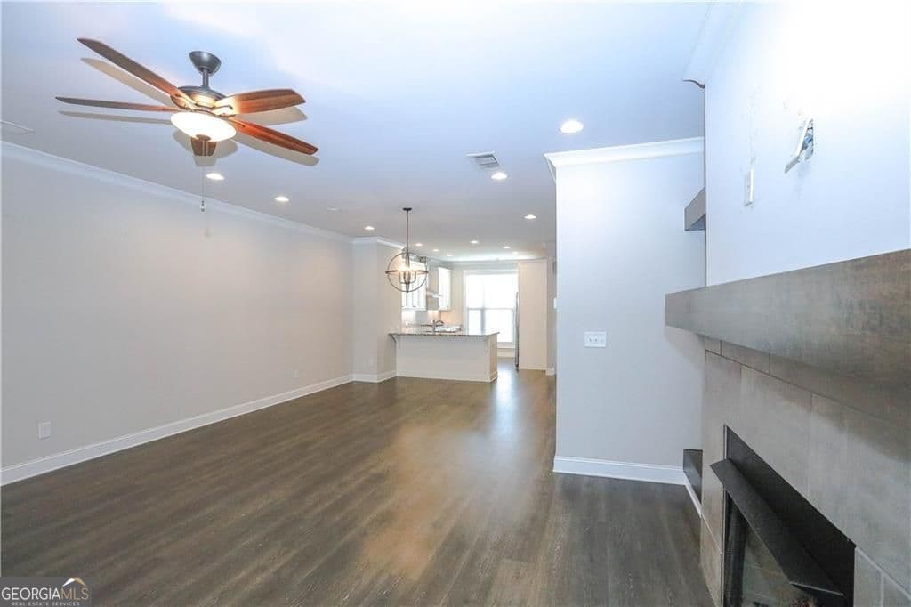 3 bedroom, 3.5 bathroom, 2,150 sq ft townhouse for sale at 2117 Parkside Glen View, Duluth, GA 30097 — photo 9