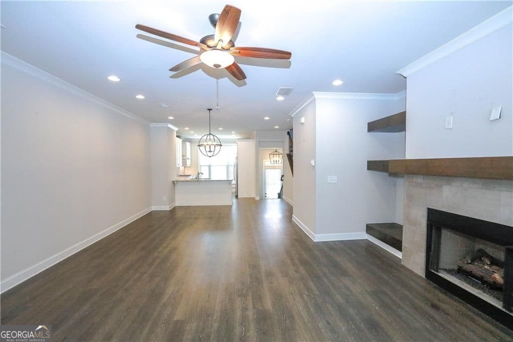 3 bedroom, 3.5 bathroom, 2,150 sq ft townhouse for sale at 2117 Parkside Glen View, Duluth, GA 30097 — photo 8