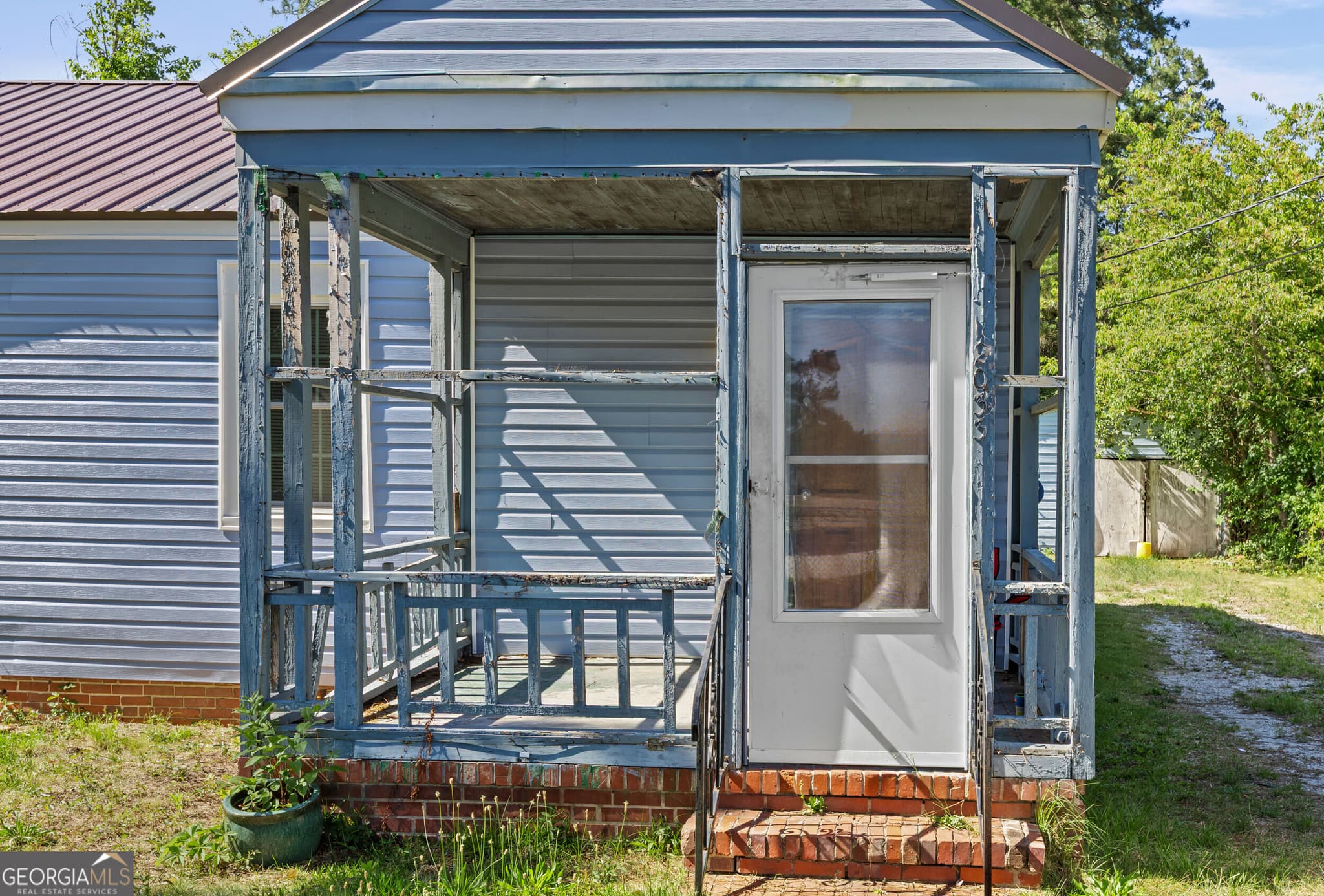 2 bedroom, 1 bathroom, 872 sq ft single family residence for sale at 2033 Shirley Avenue, Augusta, GA 30904 — photo 2