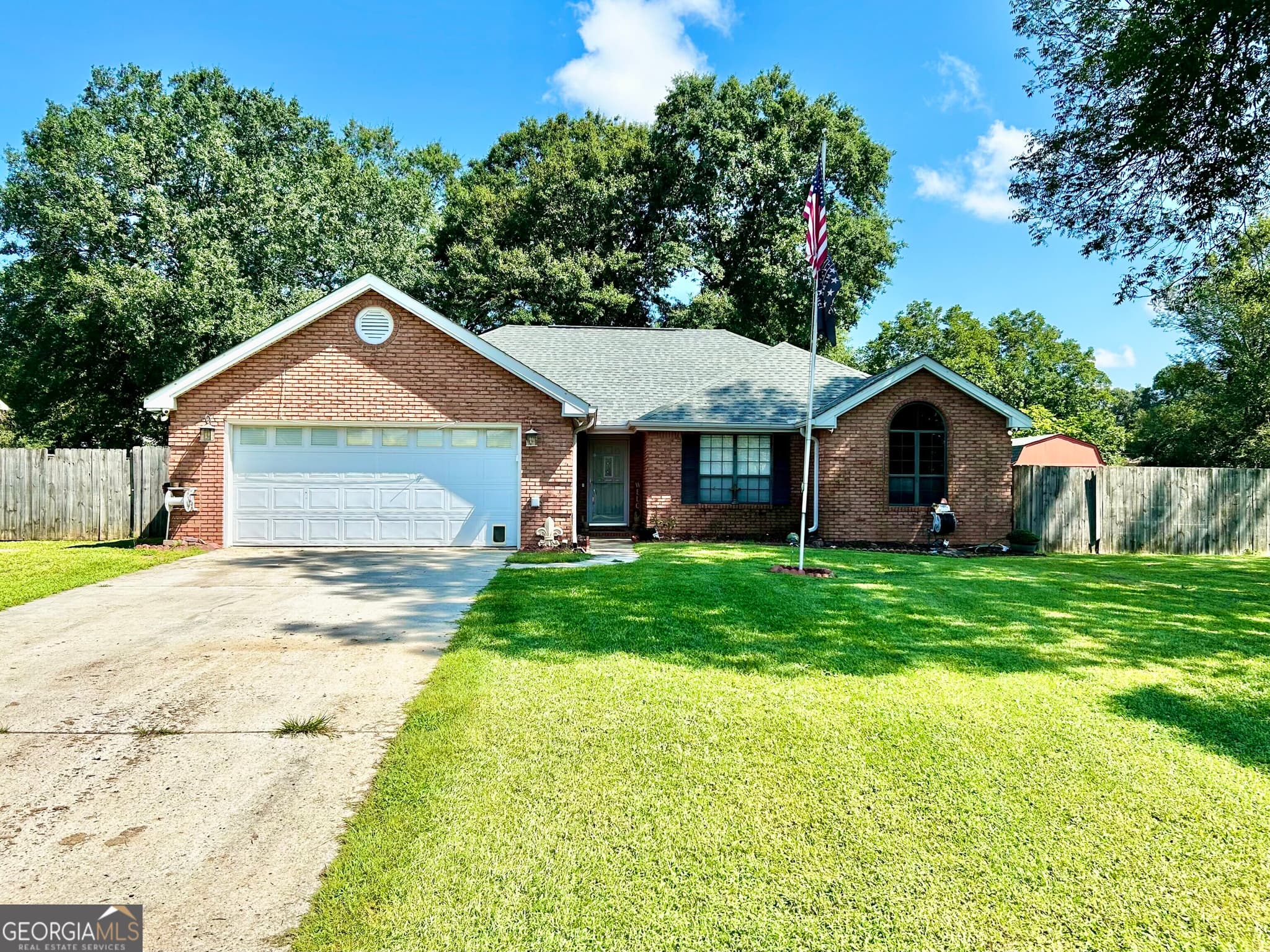3 bedroom, 2 bathroom, 1,636 sq ft single family residence sold at 220 Crestwood Circle, Centerville, GA 31028