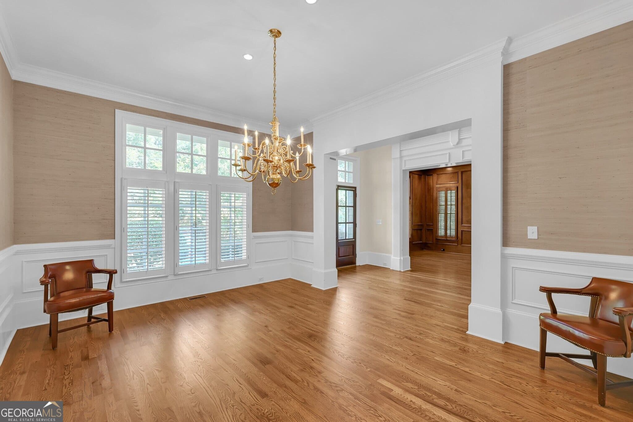 5 bedroom, 4.5 bathroom, 4,283 sq ft single family residence for sale at 4595 Peachtree Dunwoody Road, Sandy Springs, GA 30342 — photo 7