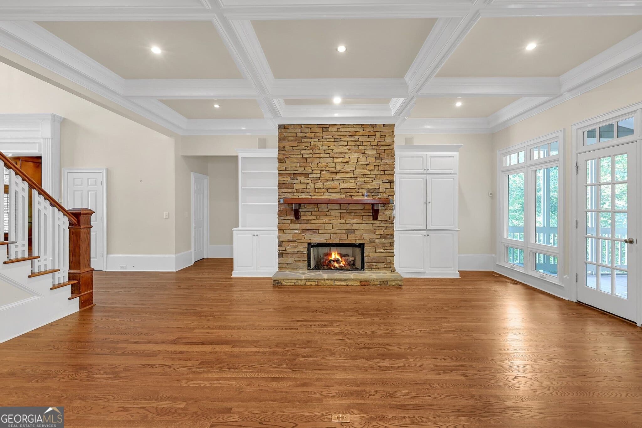 5 bedroom, 4.5 bathroom, 4,283 sq ft single family residence for sale at 4595 Peachtree Dunwoody Road, Sandy Springs, GA 30342 — photo 5