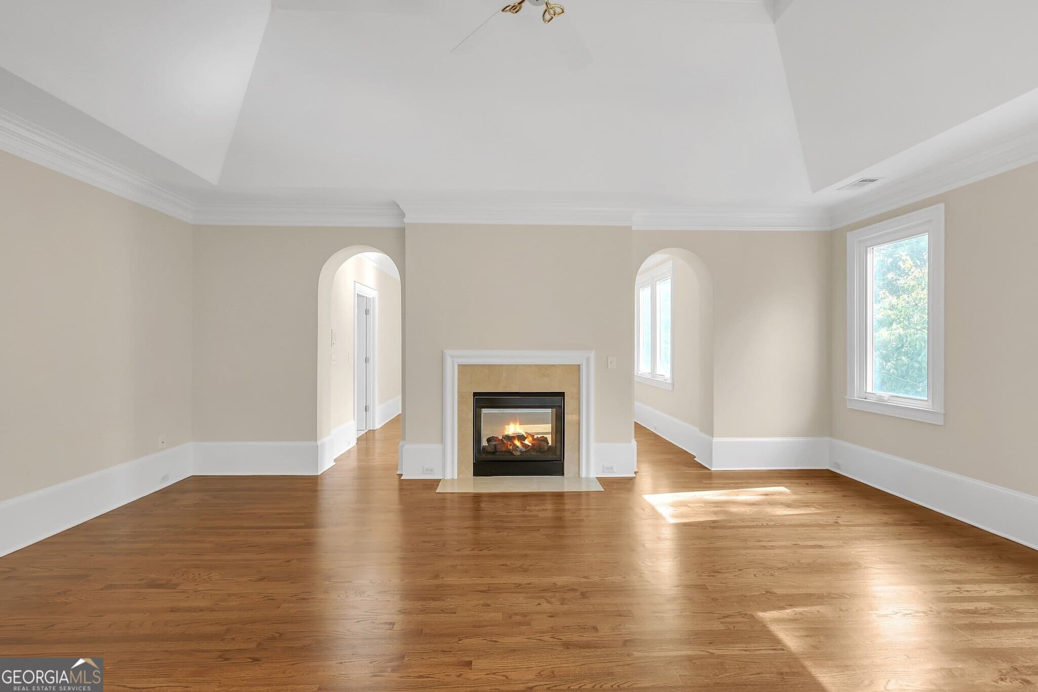 5 bedroom, 4.5 bathroom, 4,283 sq ft single family residence for sale at 4595 Peachtree Dunwoody Road, Sandy Springs, GA 30342 — photo 9