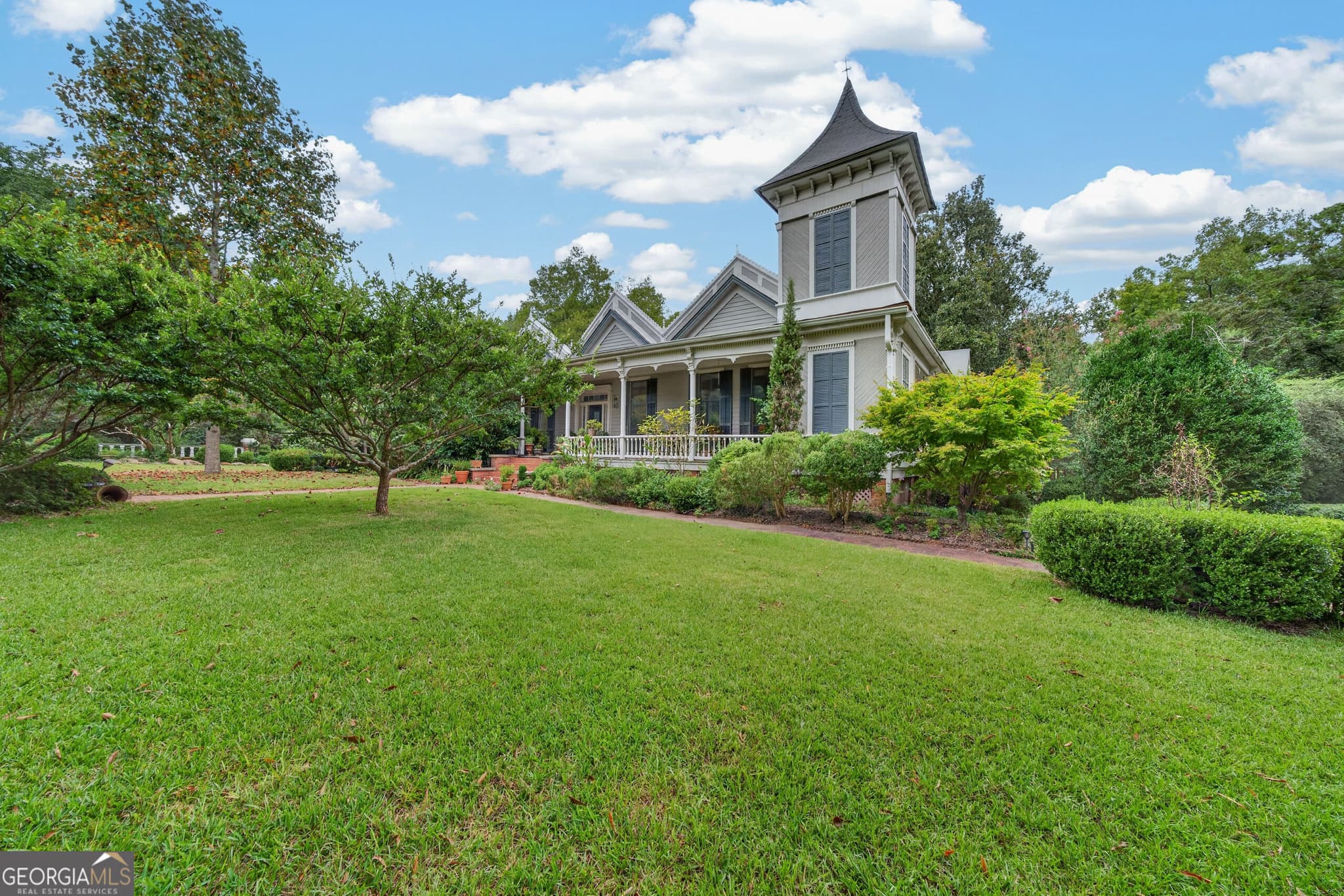 3 bedroom, 3.5 bathroom, 3,617 sq ft single family residence for sale at 421 N Madison Avenue, Eatonton, GA 31024 — photo 2