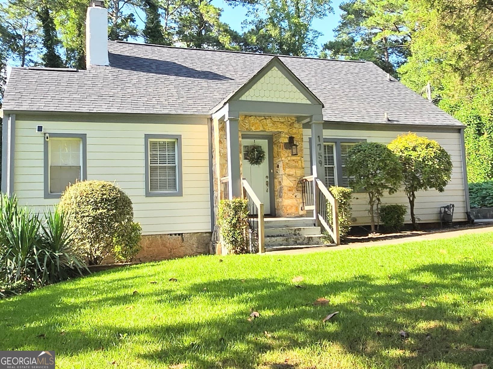 3 bedroom, 2 bathroom, 1,634 sq ft single family residence for sale at 1759 Avon Avenue, Atlanta, GA 30311 — photo 2