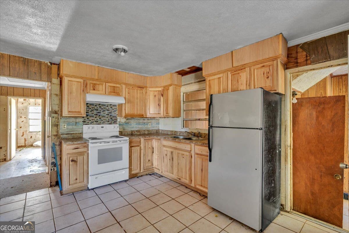 4 bedroom, 2 bathroom, 1,640 sq ft single family residence for sale at 742 Cary Road, Cochran, GA 31014 — photo 6