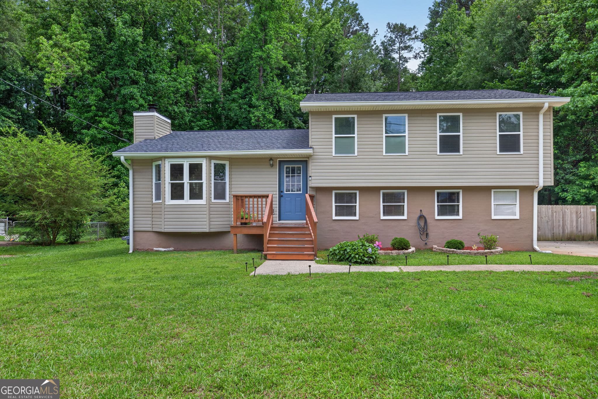 3 bedroom, 2 bathroom, 1,680 sq ft single family residence sold at 95 S Meadowcliff Circle, Carrollton, GA 30116