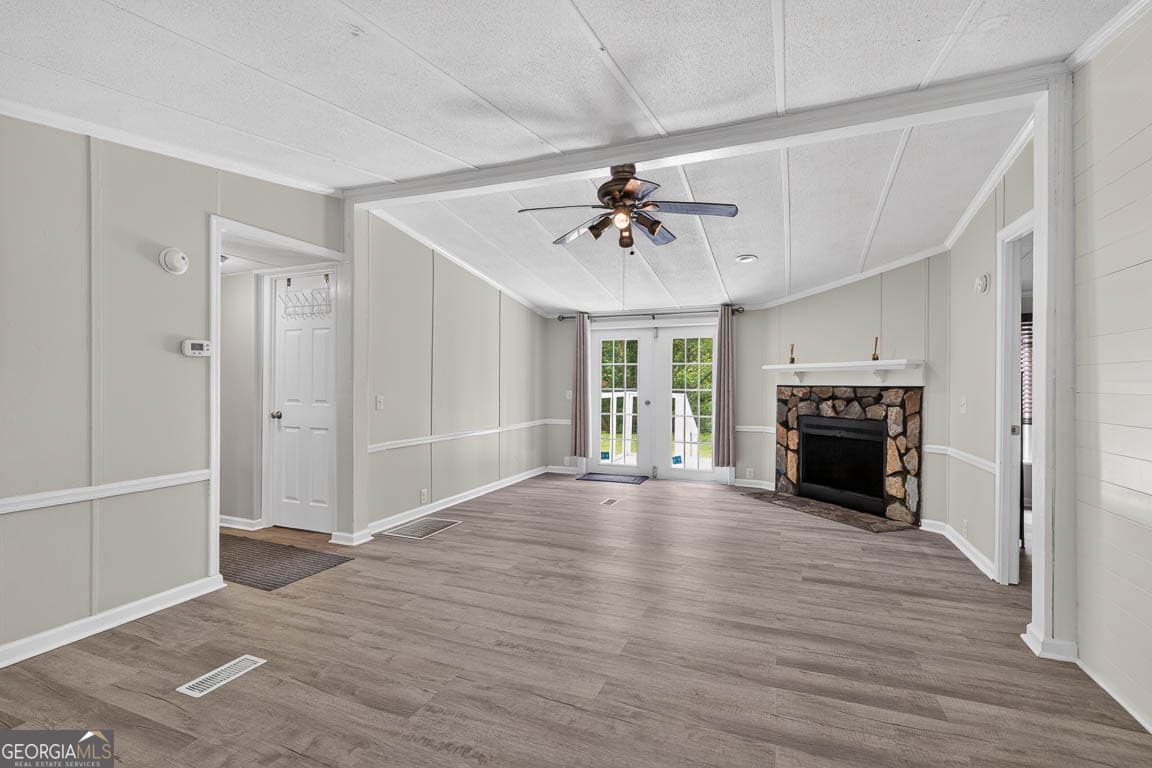 3 bedroom, 2 bathroom, 1,440 sq ft manufactured home,single family residence for sale at 155 Pine Crossing Street, Woodbine, GA 31569 — photo 8