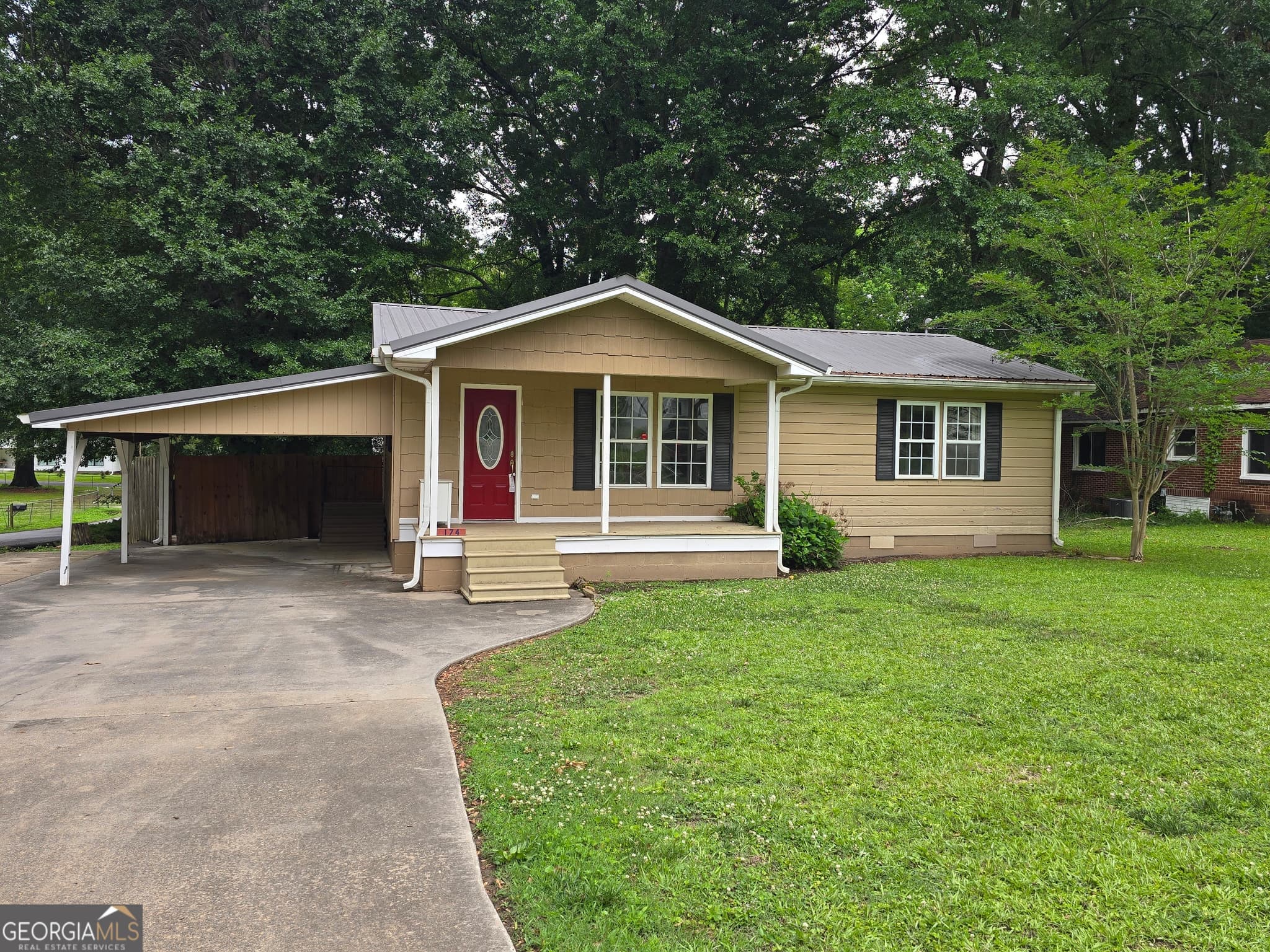 2 bedroom, 1 bathroom, 1,119 sq ft single family residence sold at 174 Kirby Street, Summerville, GA 30747