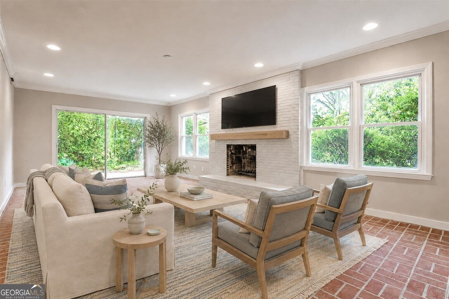 4 bedroom, 3 bathroom, 2,100 sq ft single family residence for sale at 1356 Peachtree Battle Avenue, Atlanta, GA 30327 — photo 4