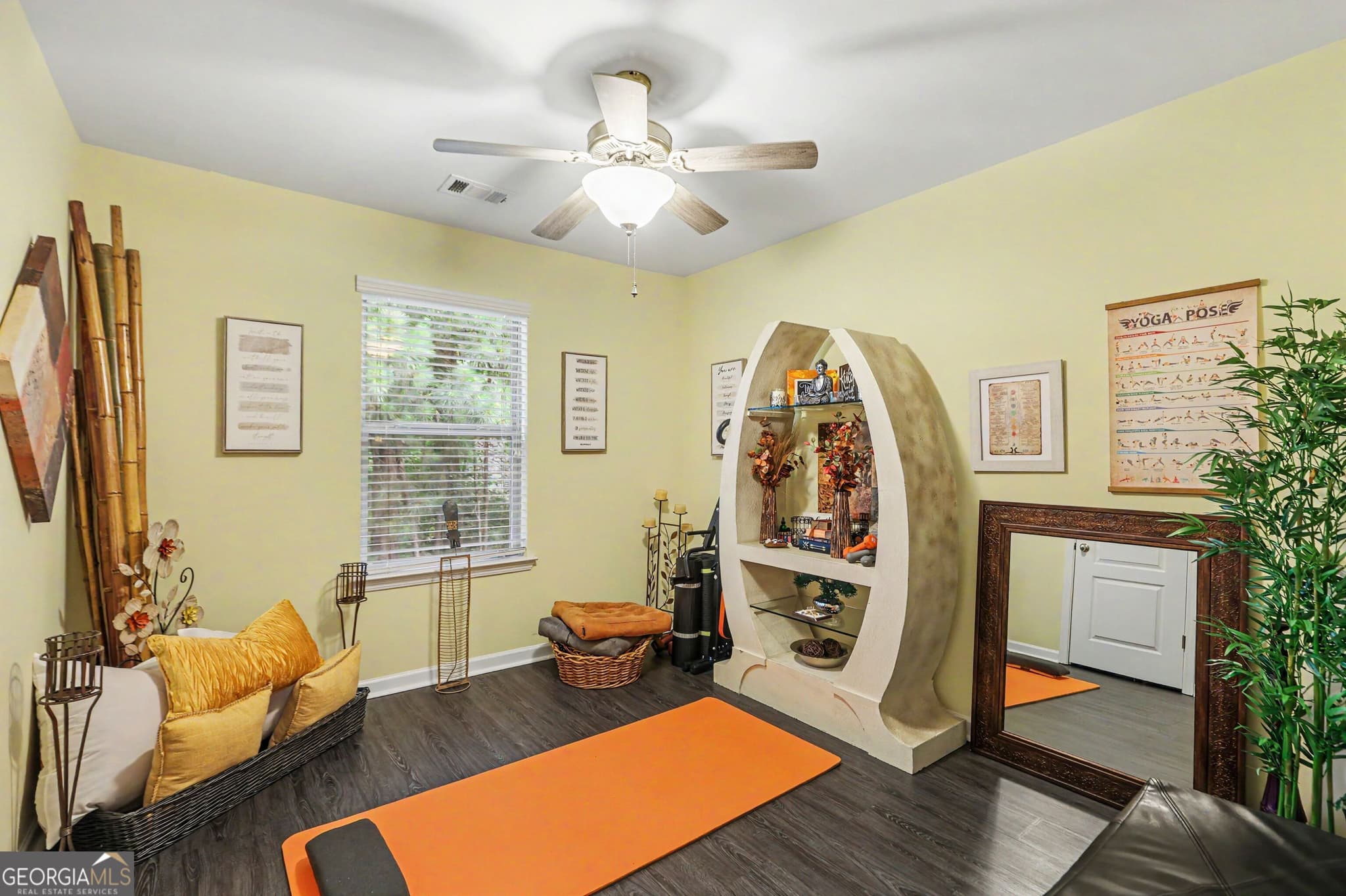 3 bedroom, 2.5 bathroom, 1,968 sq ft townhouse for sale at 5563 Radford Loop, Fairburn, GA 30213 — photo 6