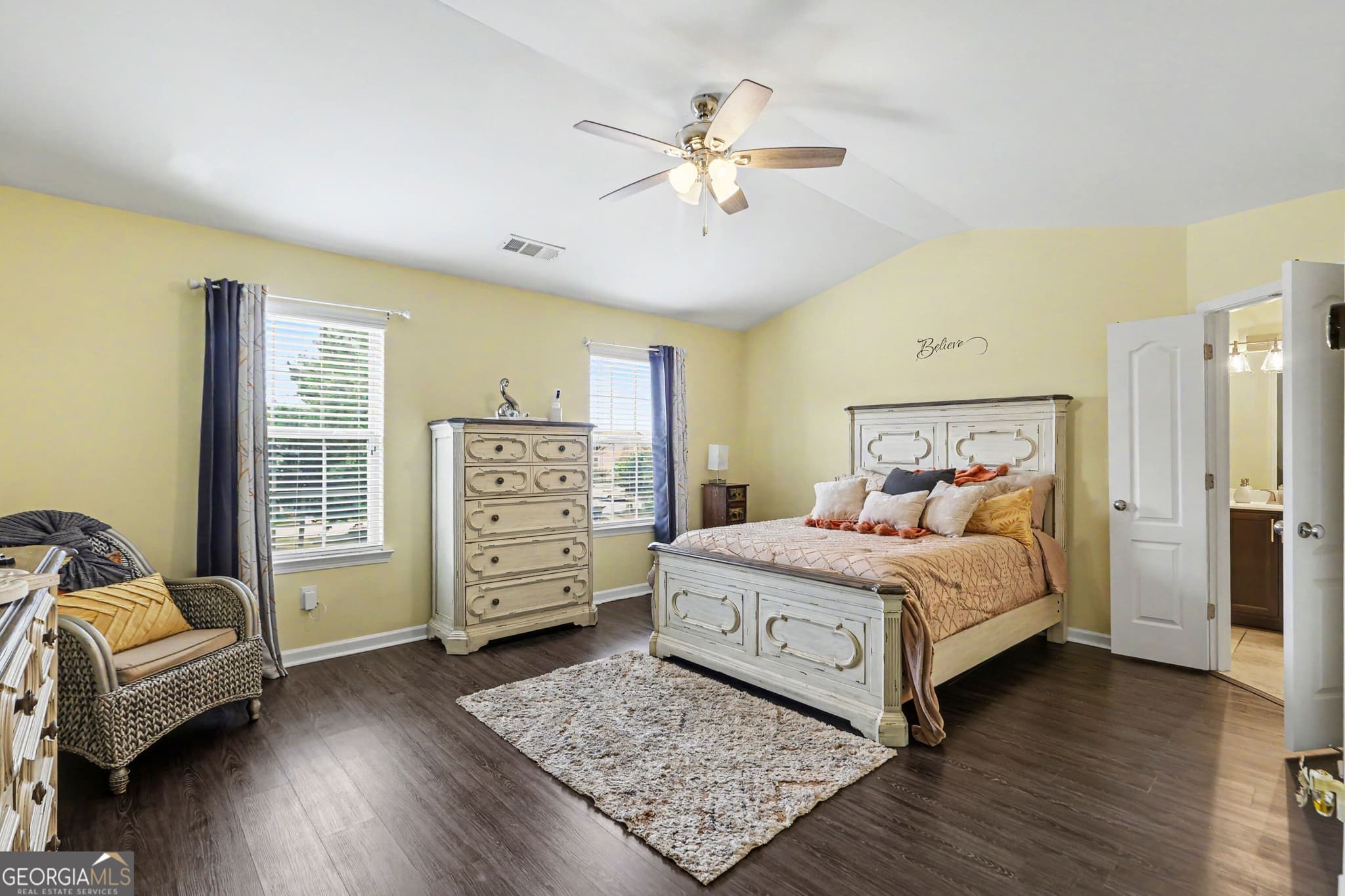 3 bedroom, 2.5 bathroom, 1,968 sq ft townhouse for sale at 5563 Radford Loop, Fairburn, GA 30213 — photo 3