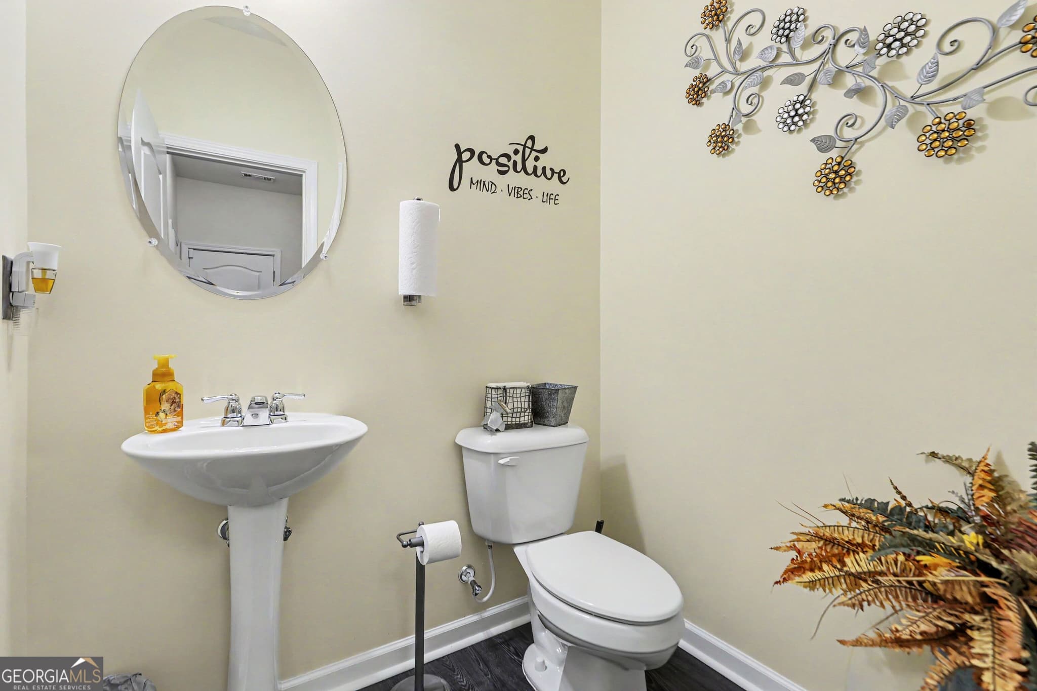 3 bedroom, 2.5 bathroom, 1,968 sq ft townhouse for sale at 5563 Radford Loop, Fairburn, GA 30213 — photo 9