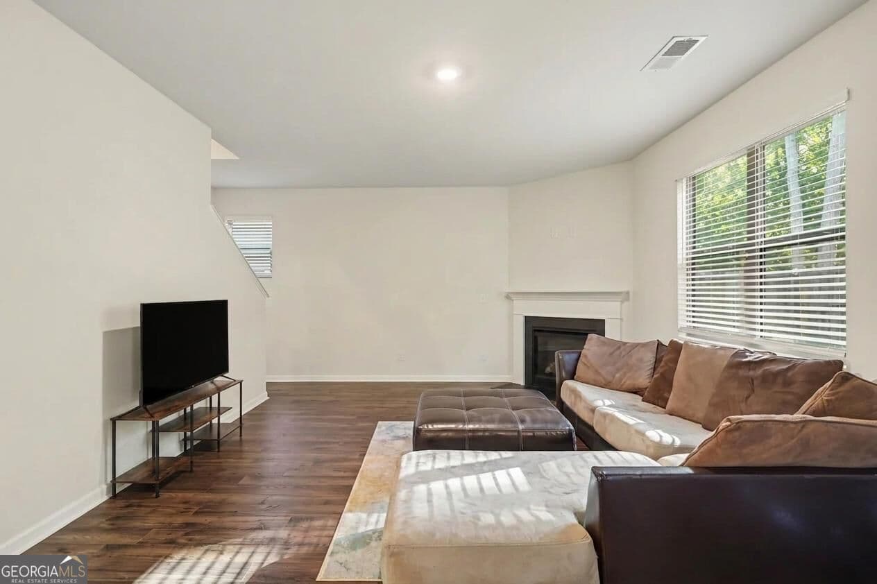4 bedroom, 2.5 bathroom, 2,276 sq ft single family residence for sale at 9883 Byrne Drive, Jonesboro, GA 30236 — photo 5