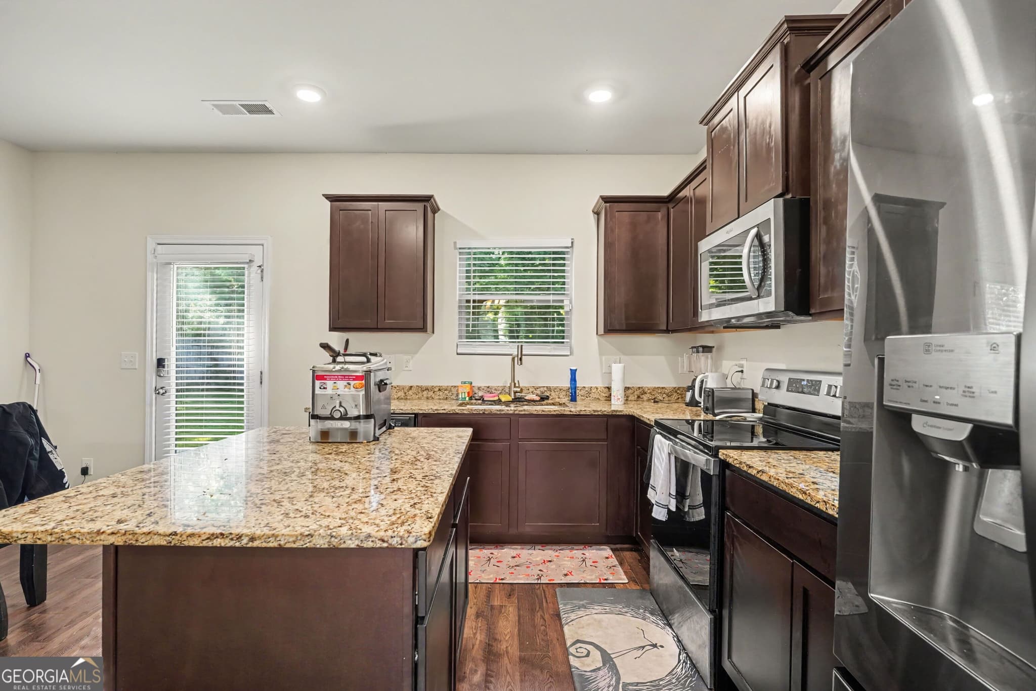 4 bedroom, 2.5 bathroom, 2,276 sq ft single family residence for sale at 9883 Byrne Drive, Jonesboro, GA 30236 — photo 8
