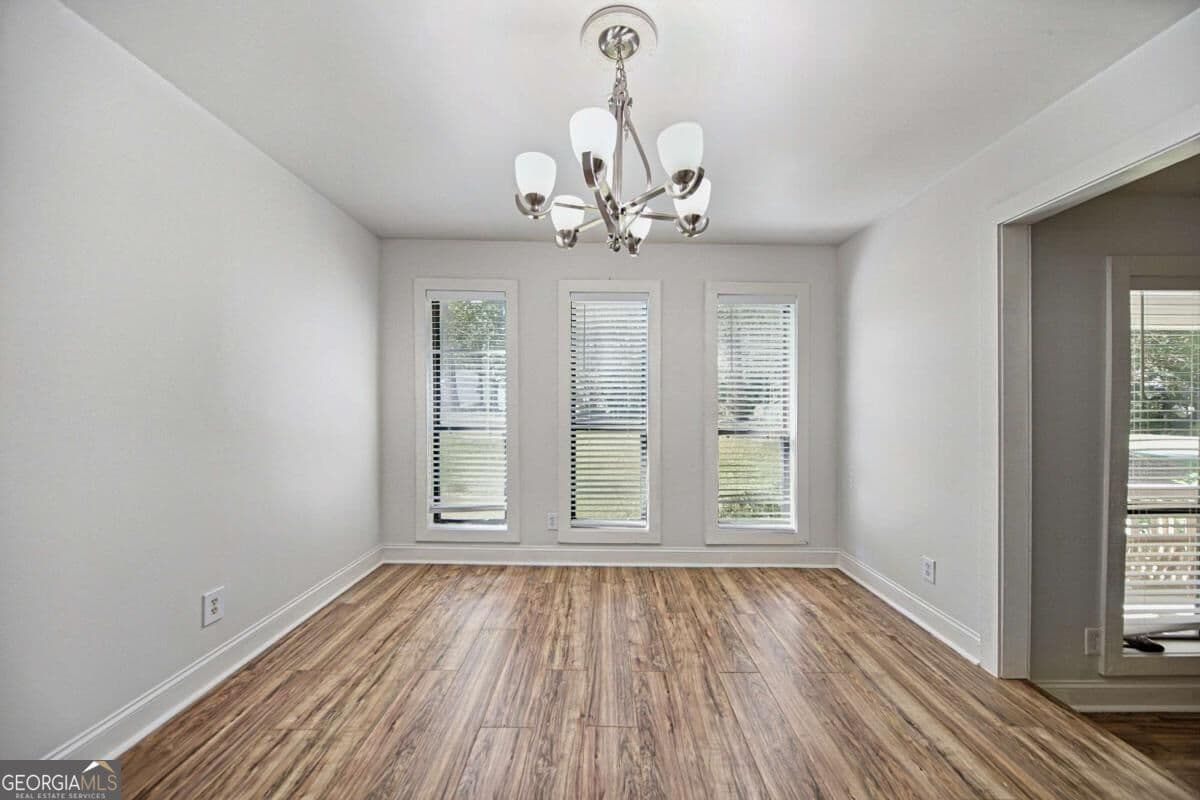 3 bedroom, 2 bathroom, 1,520 sq ft single family residence for sale at 136 Farmington Drive, Woodstock, GA 30188 — photo 6