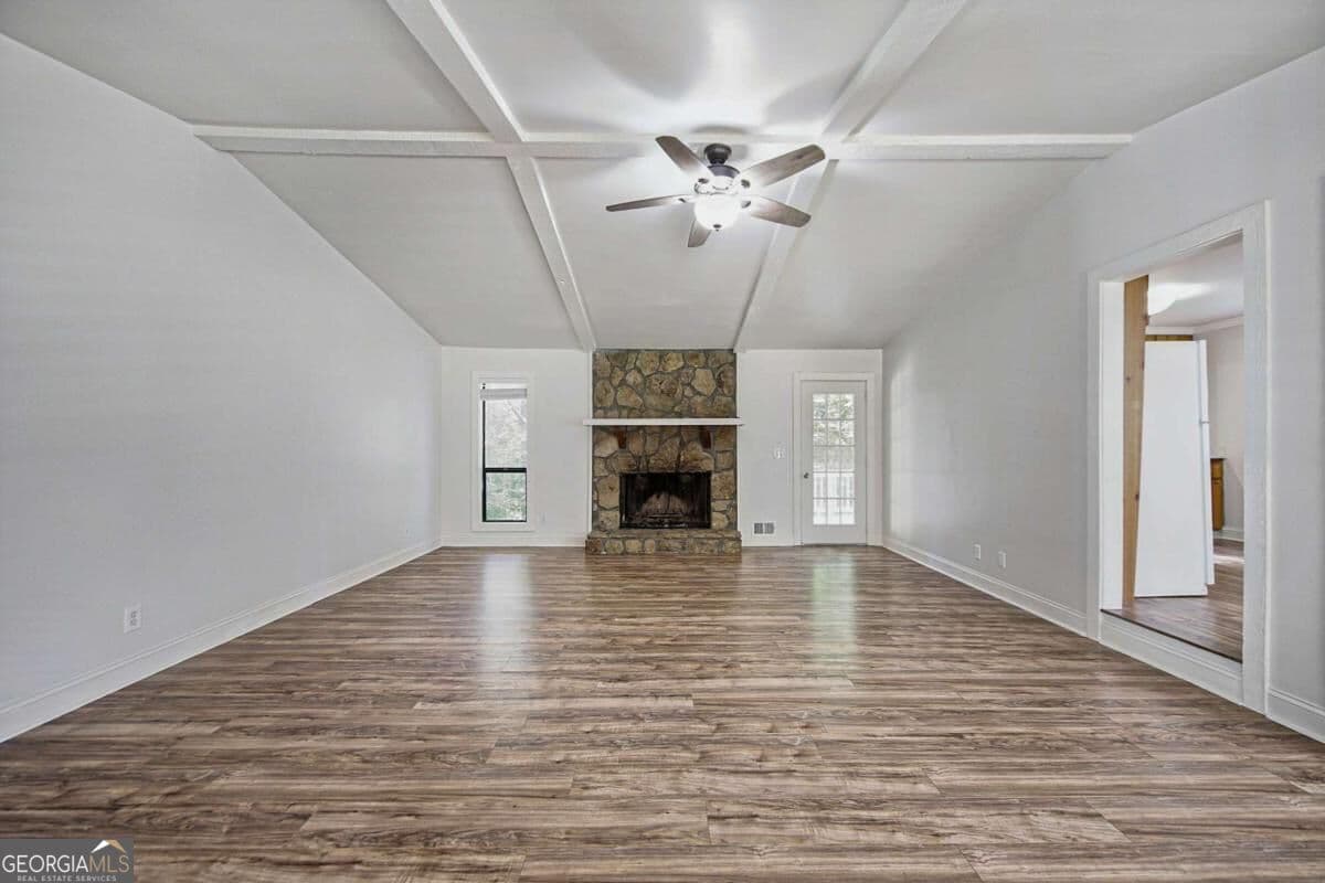 3 bedroom, 2 bathroom, 1,520 sq ft single family residence for sale at 136 Farmington Drive, Woodstock, GA 30188 — photo 3