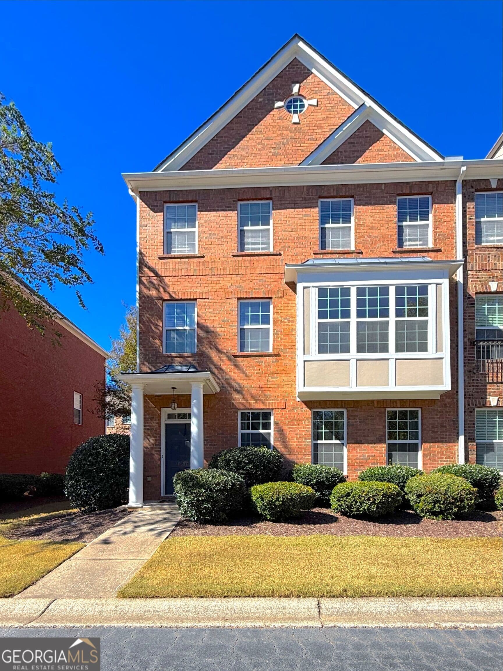 3 bedroom, 3 bathroom, 2,700 sq ft townhouse for rent at 10507 Holliwell Court, Johns Creek, GA 30097 for $2,895 a month — photo 1 of 34