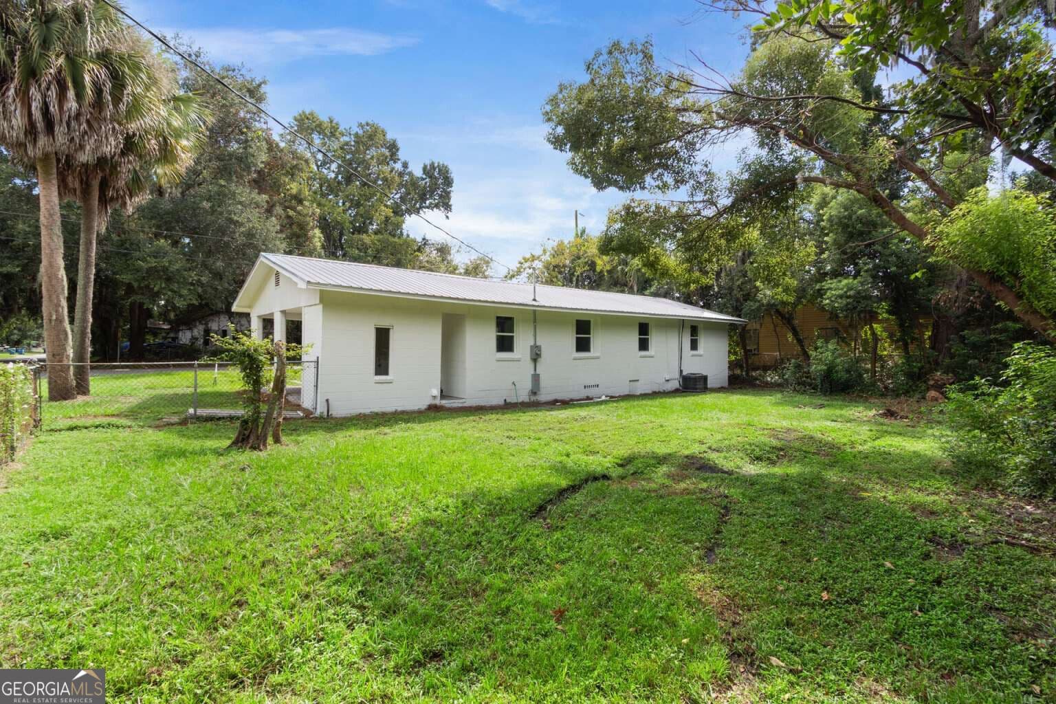 3 bedroom, 2 bathroom, 1,164 sq ft single family residence for sale at 2929 Union Street, Brunswick, GA 31520 — photo 2
