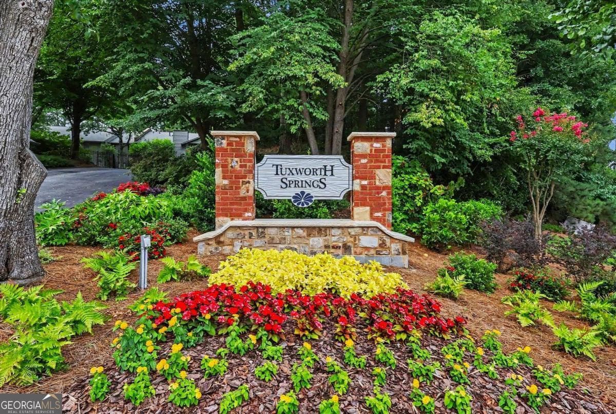 2 bedroom, 1 bathroom, 1,045 sq ft condominium for sale at 413 Tuxworth Circle, Decatur, GA 30033 — photo 2