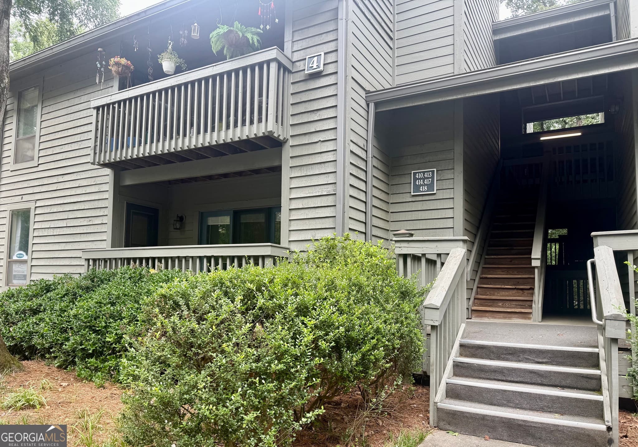 2 bedroom, 1 bathroom, 1,045 sq ft condominium for sale at 413 Tuxworth Circle, Decatur, GA 30033 — photo 1 of 30